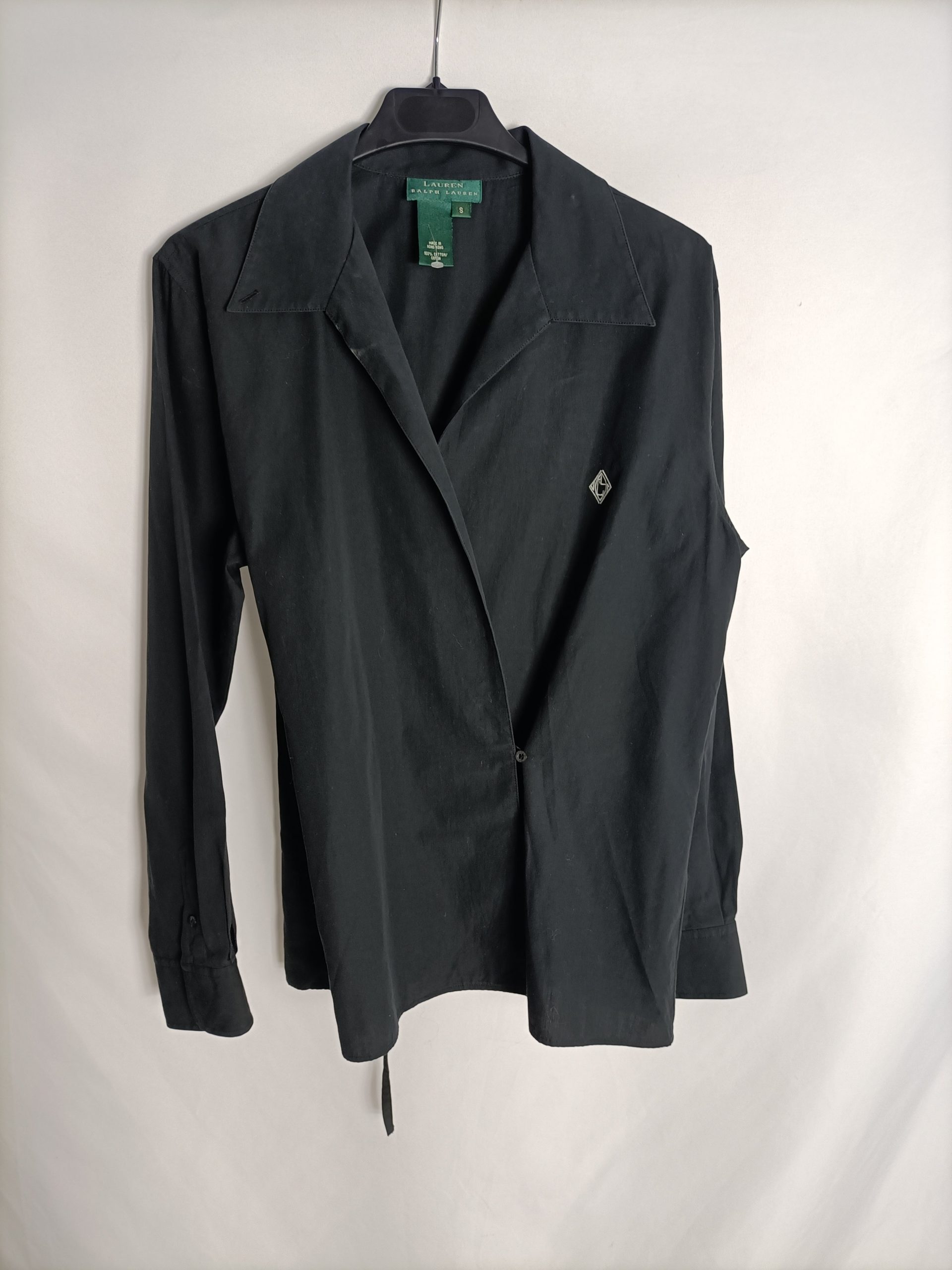 RALPH LAUREN. Camisa negra cruzada T.s