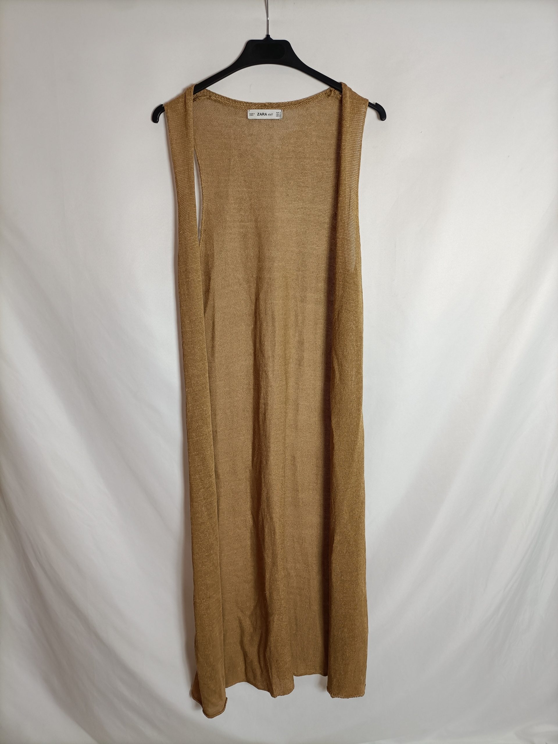 ZARA. chaleco mostaza punto T.s