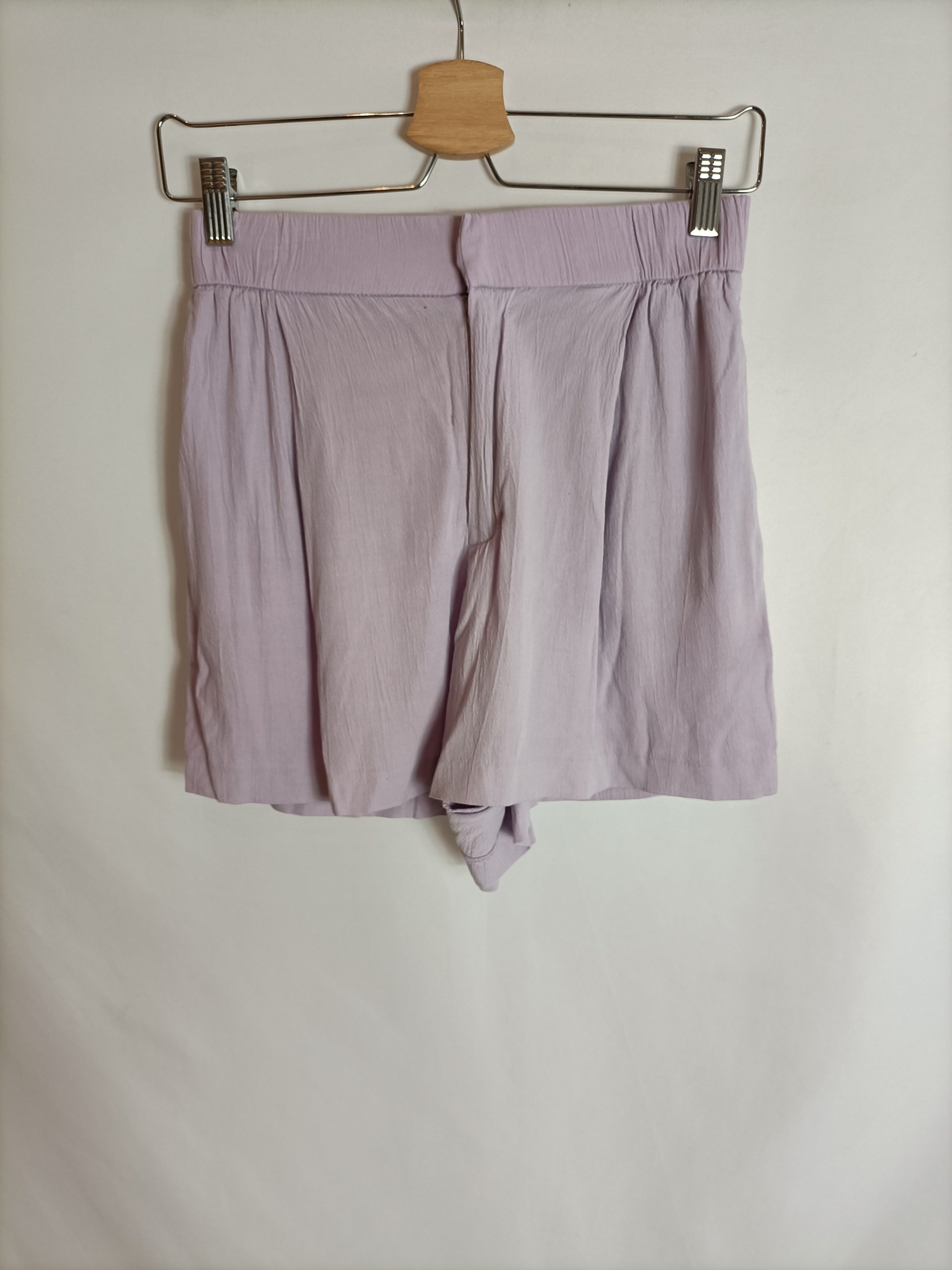ZARA. Shorts lila. T.XS