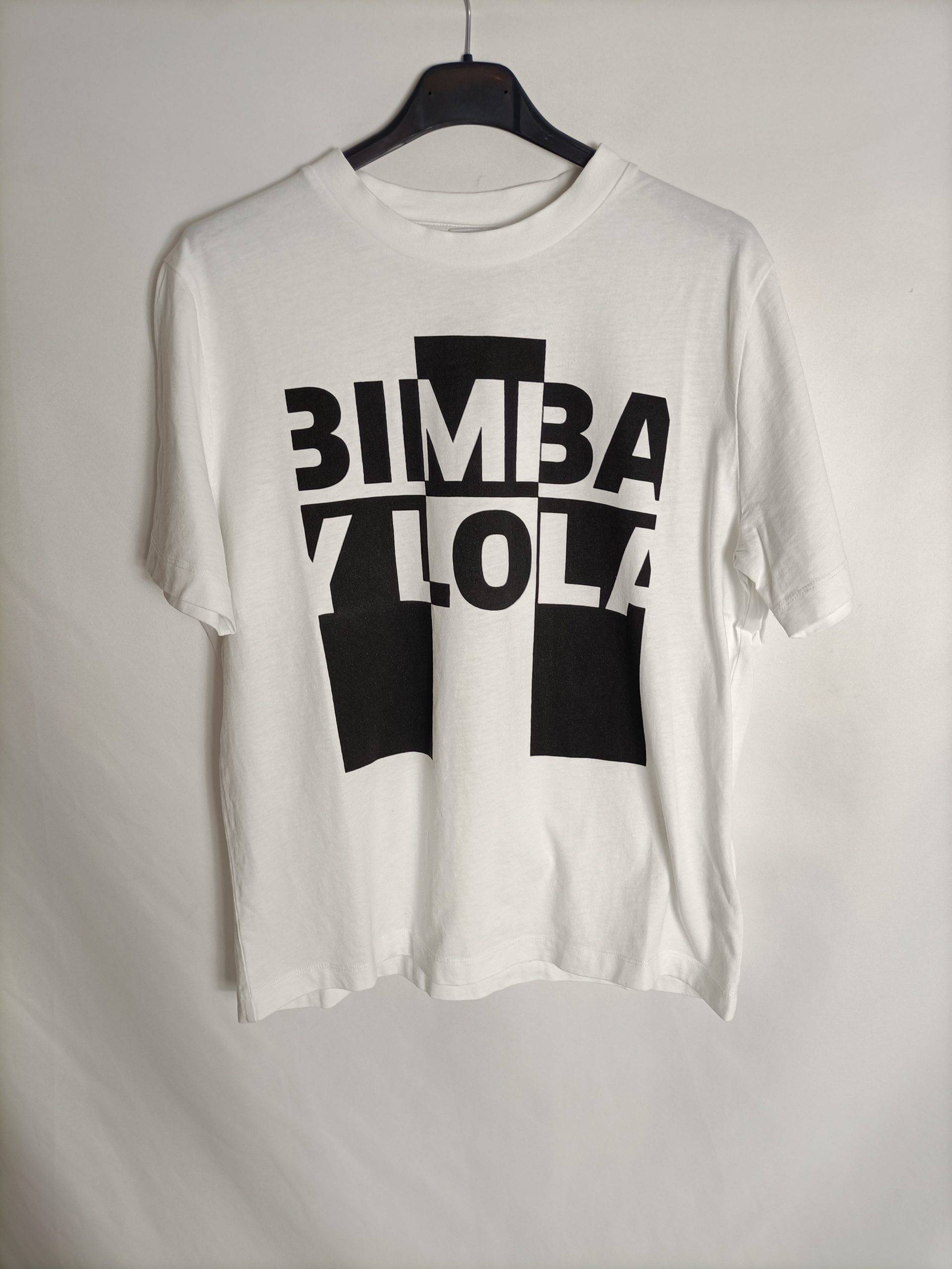 BIMBA Y LOLA. Camiseta blanca letras T.s
