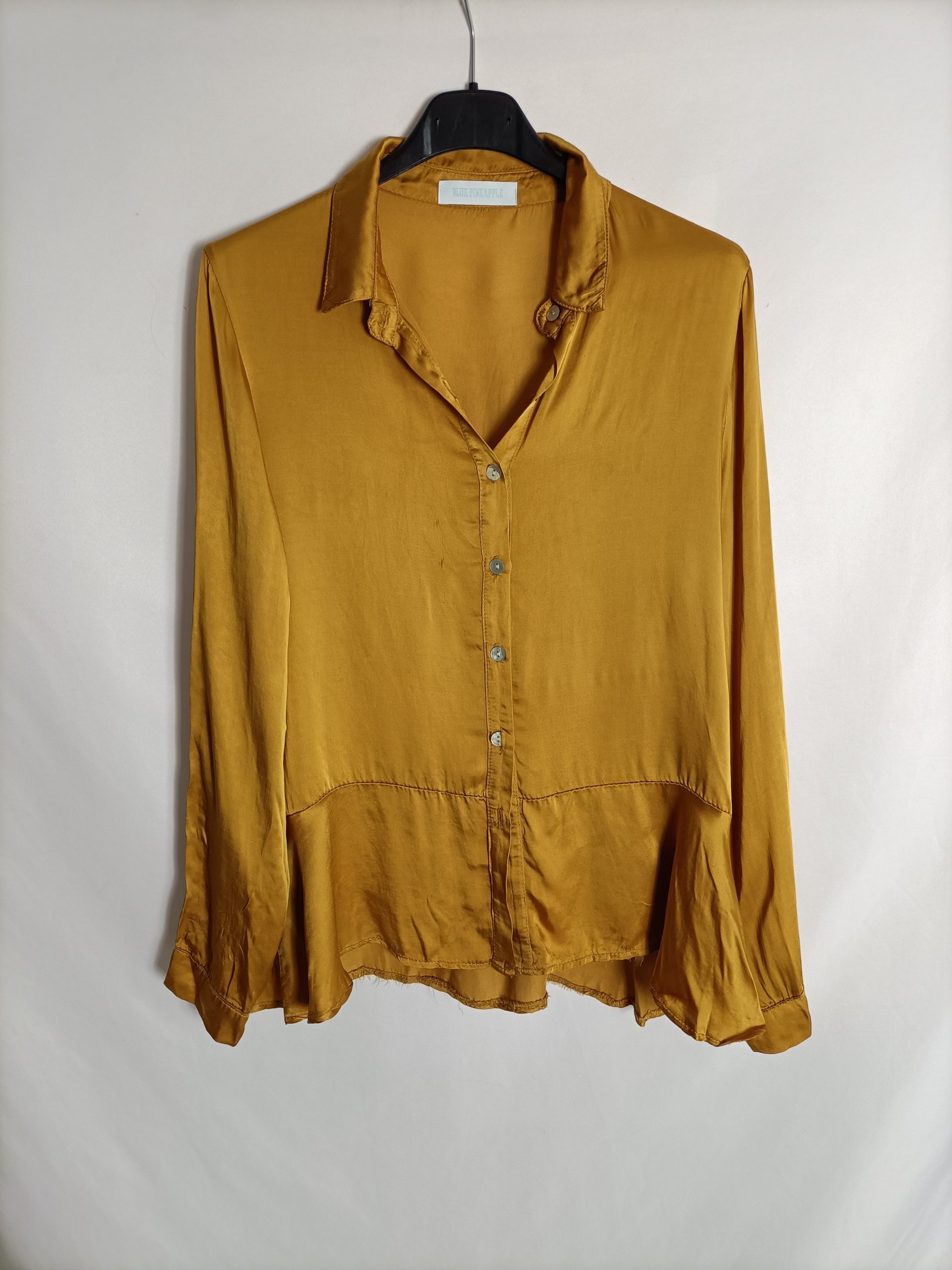 BLUE PINEAPPLE. Blusa satinada mostaza T.u(s)