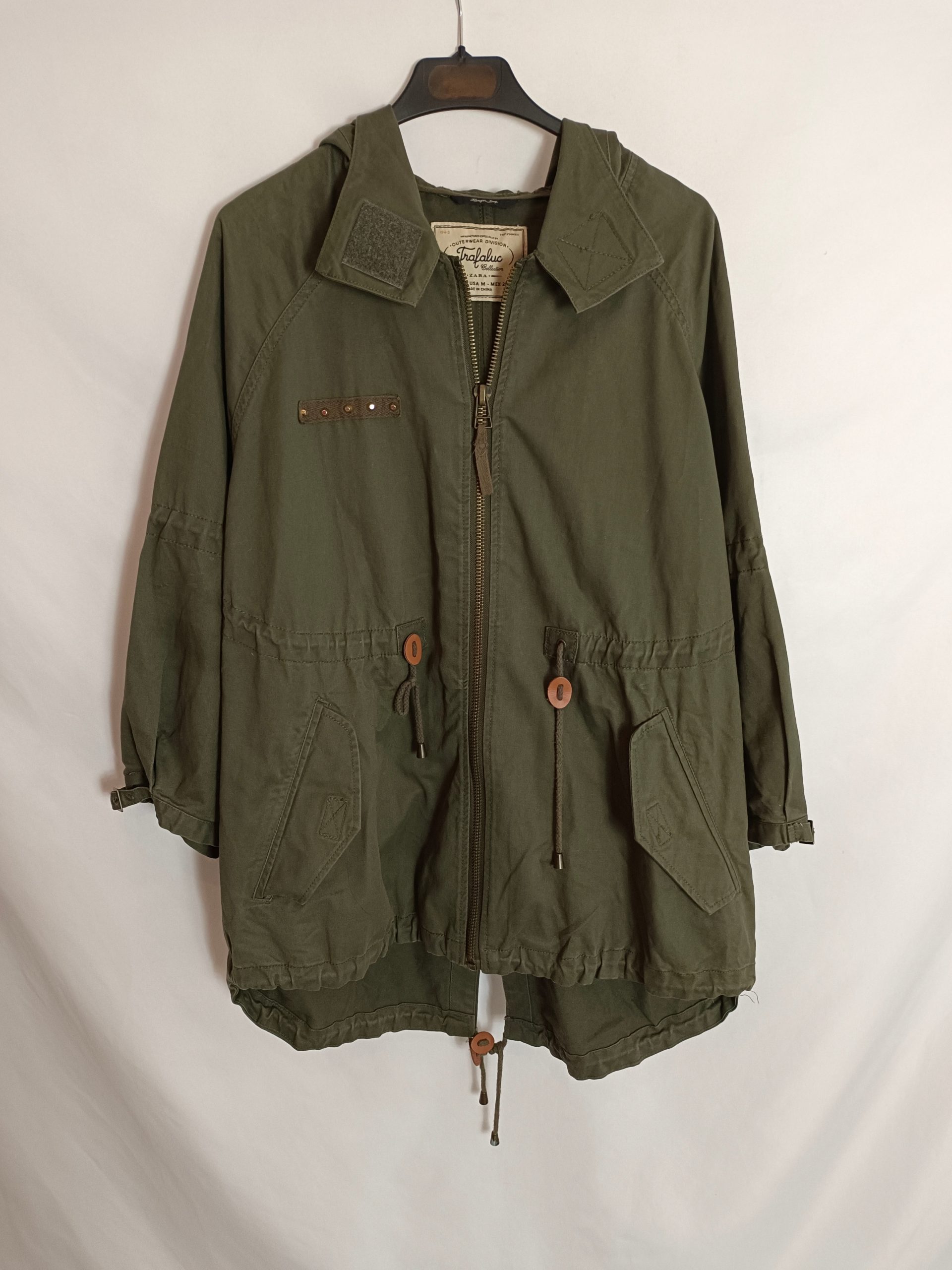 ZARA. Parka verde cremallera T.m'