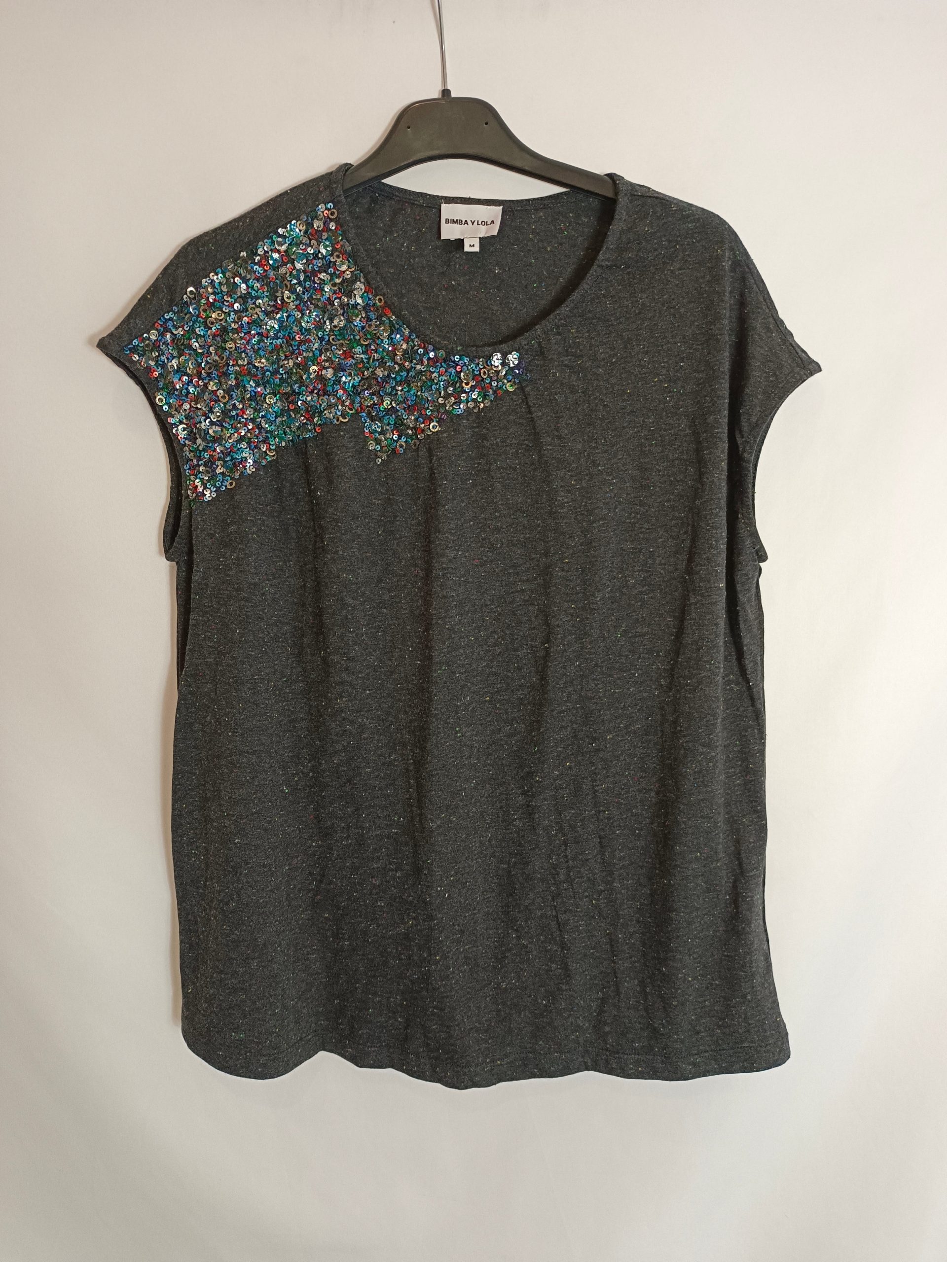 BIMBA Y LOLA. Camiseta gris lentejuelas T.m