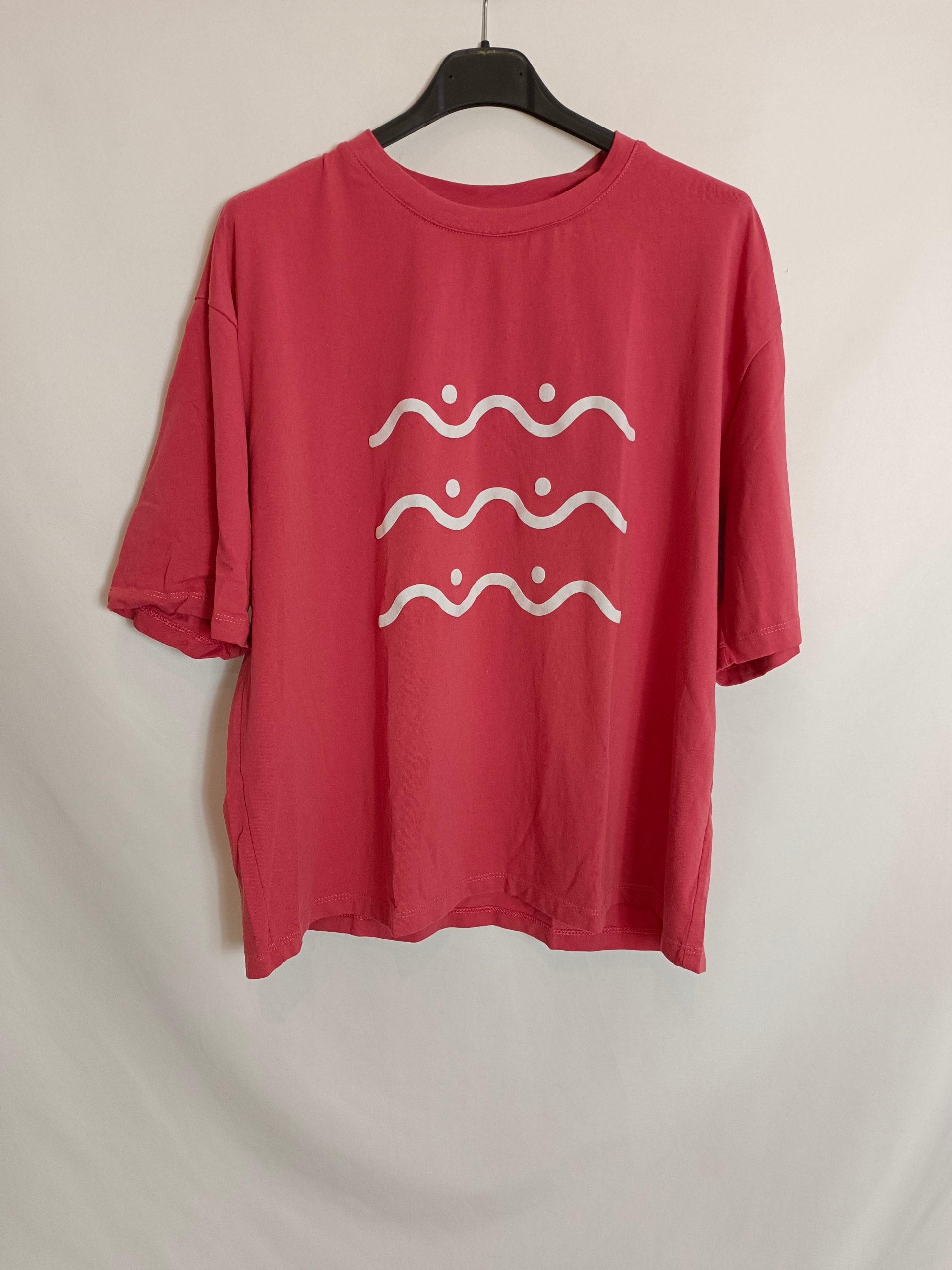 SIXXTA. Camiseta rosa dibujo Tu(m)