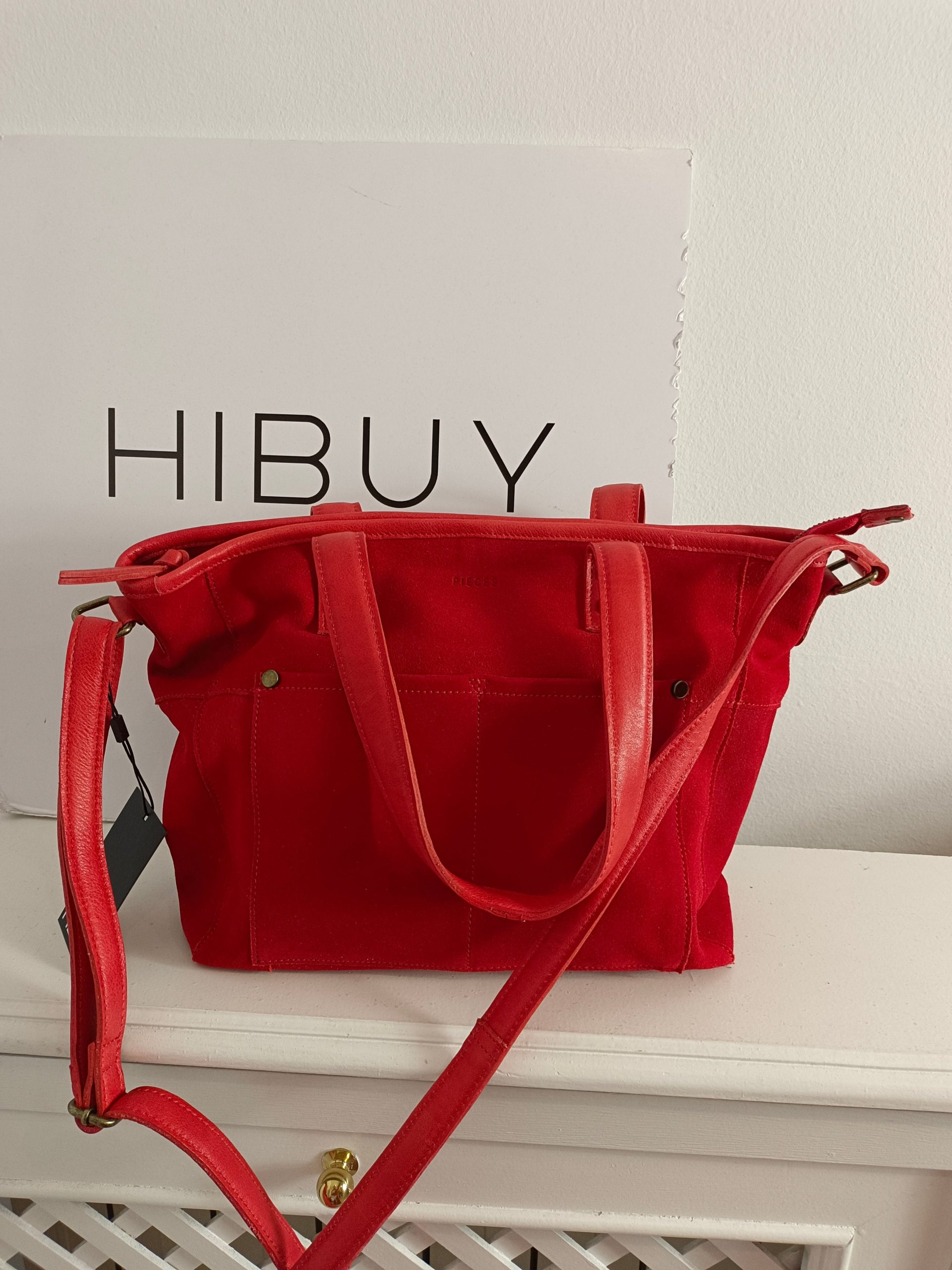 PIECES. Bolso rojo piel