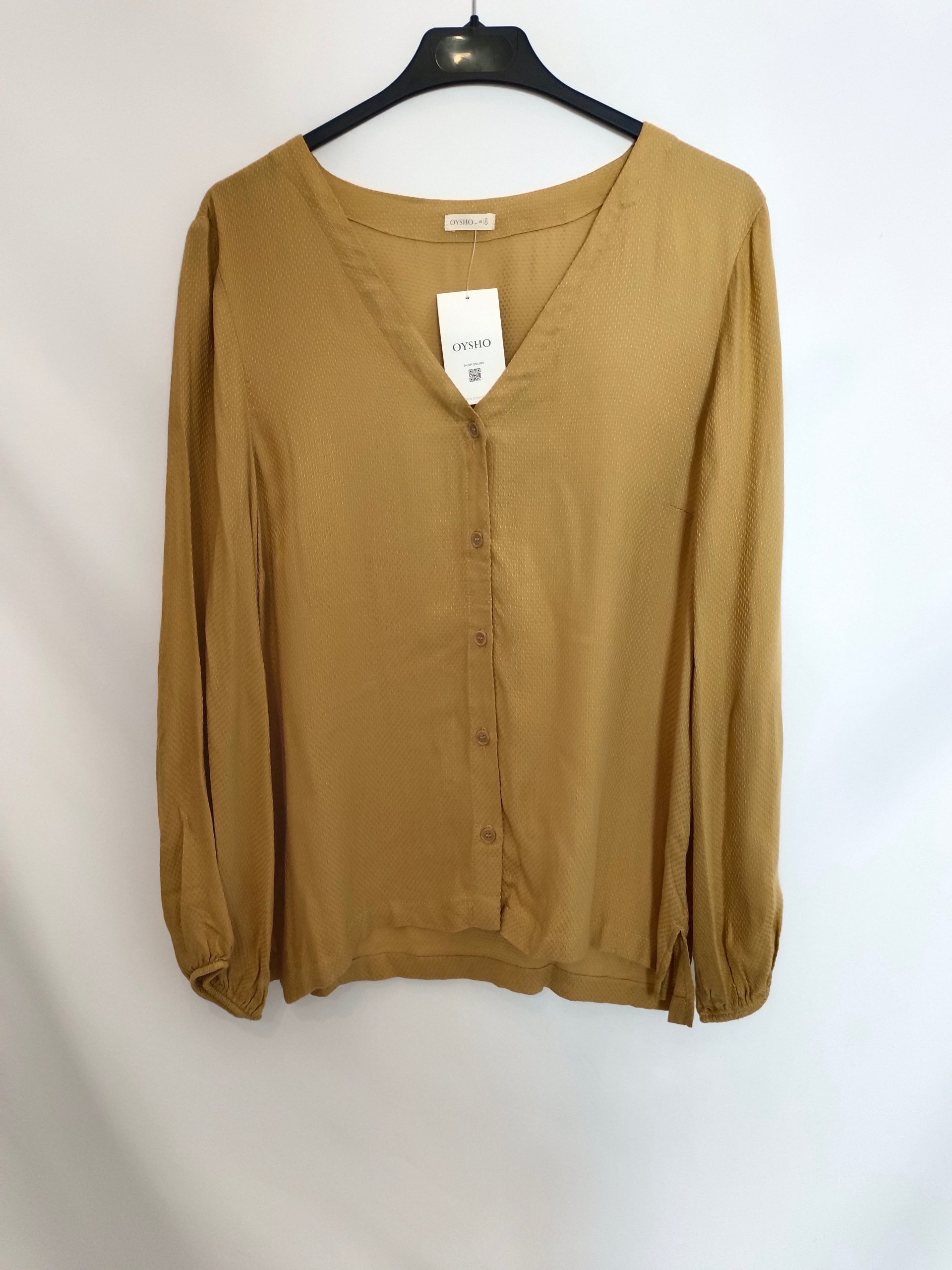 OYSHO. Blusa fluida mostaza T.s