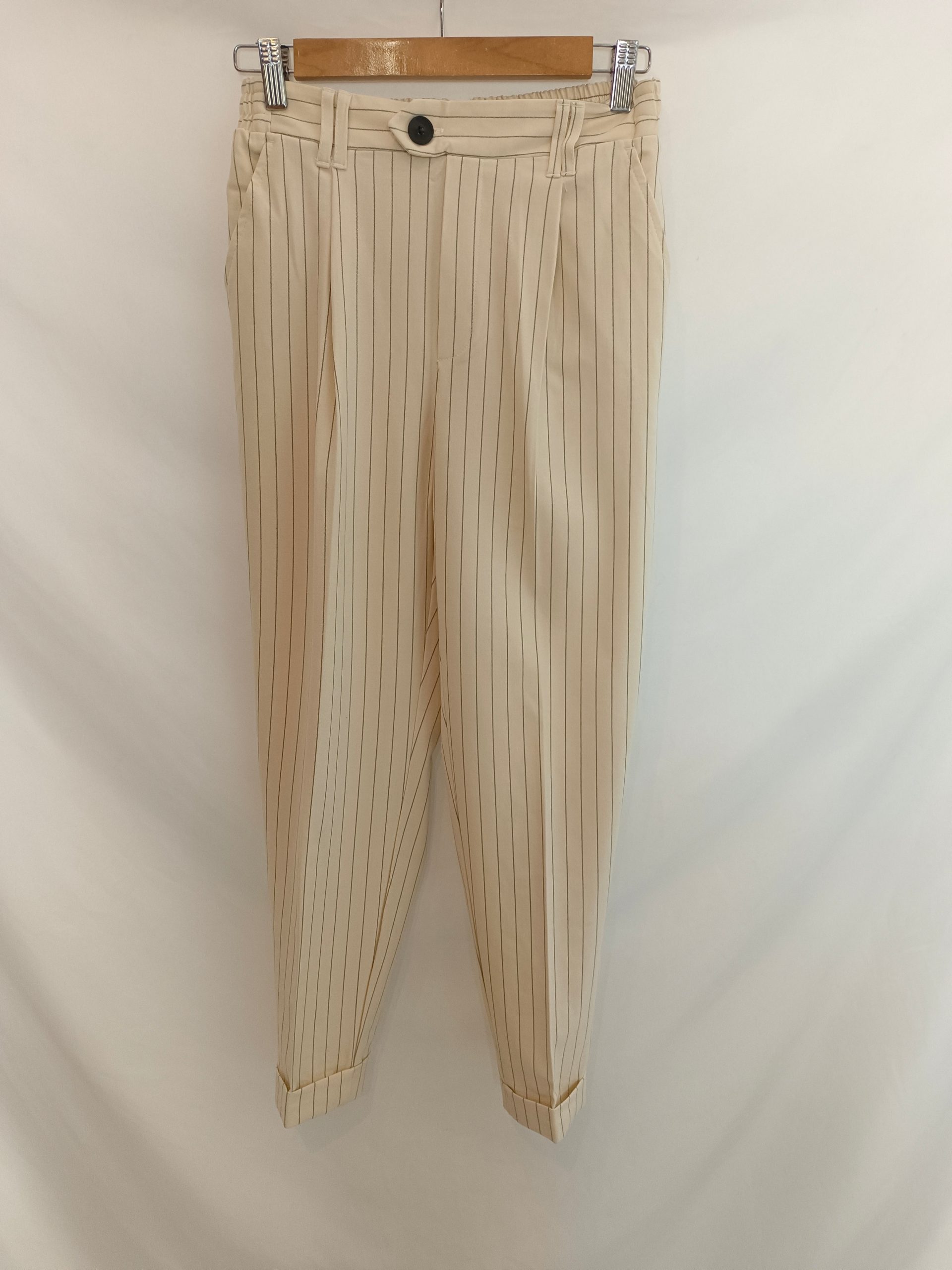 BERSHKA. Pantalón rayas fluido. T.M