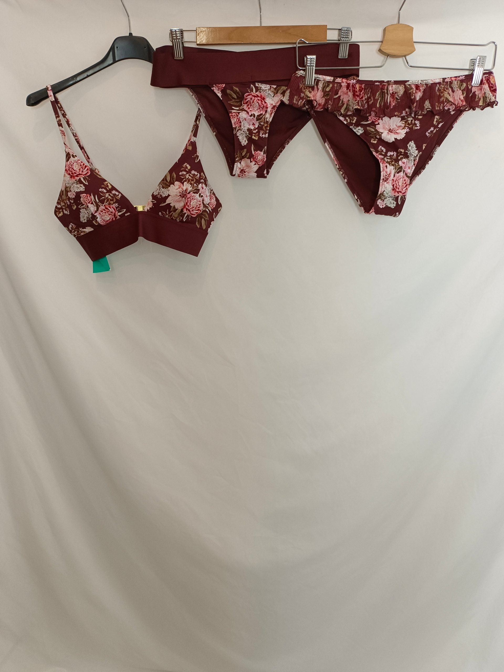 H&M. Bikini 3 piezas flores. T.38