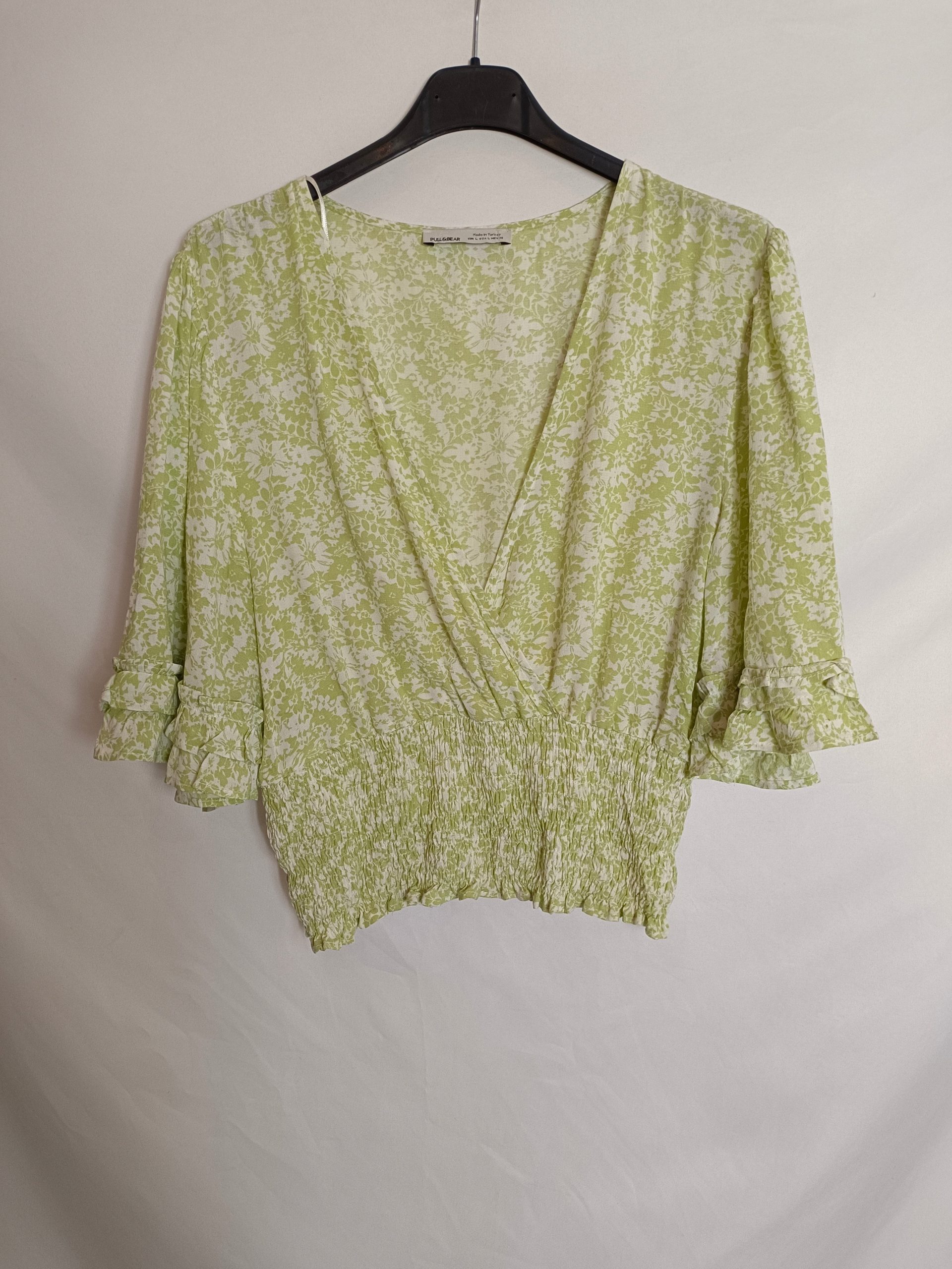 PULL&BEAT. Top verde flores T.l