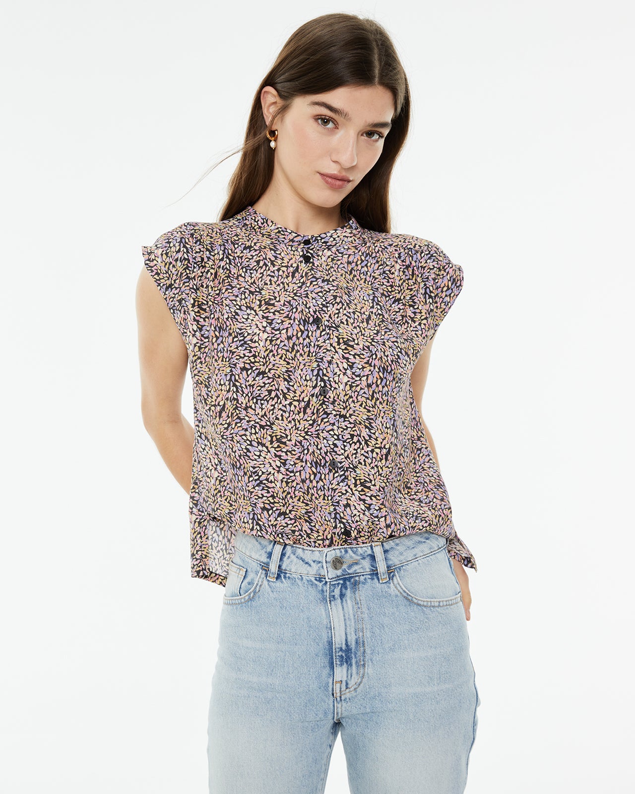 Camisa oversize cuello mao con estampado hojas de colores