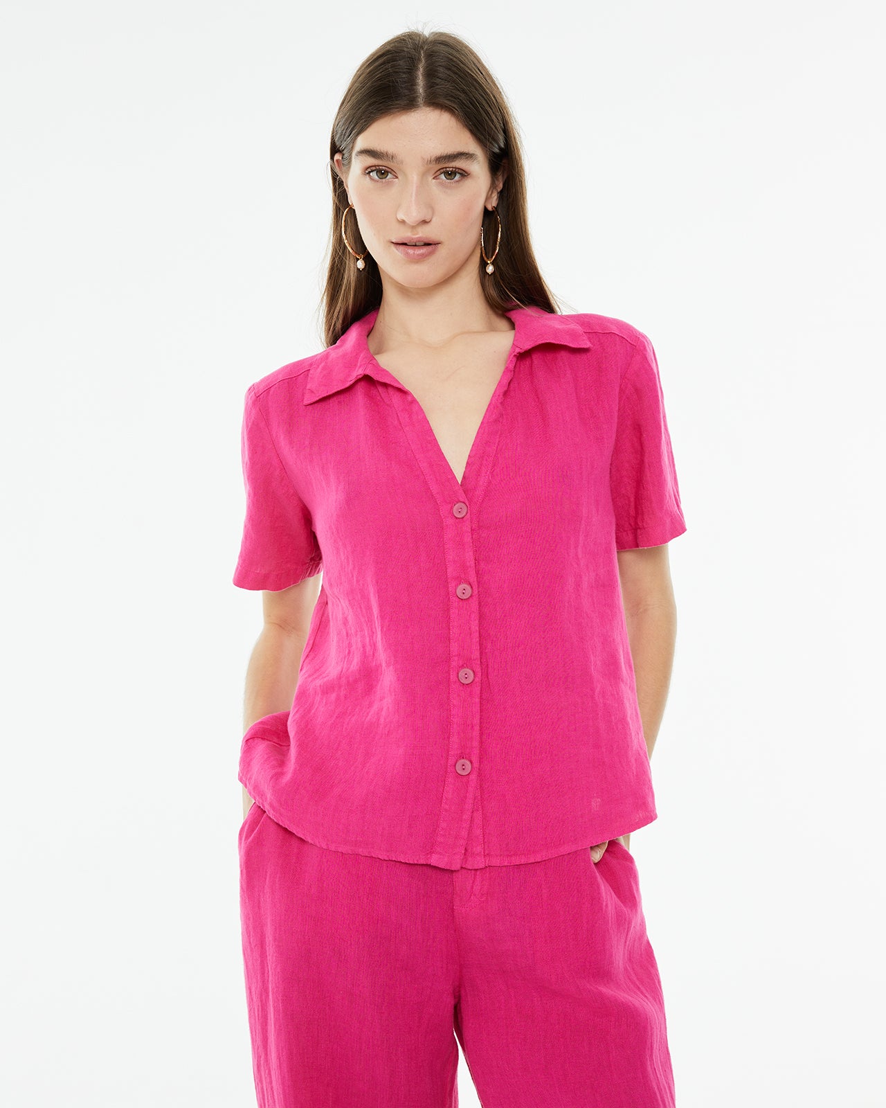 Camisa de lino de manga corta con escote camisero