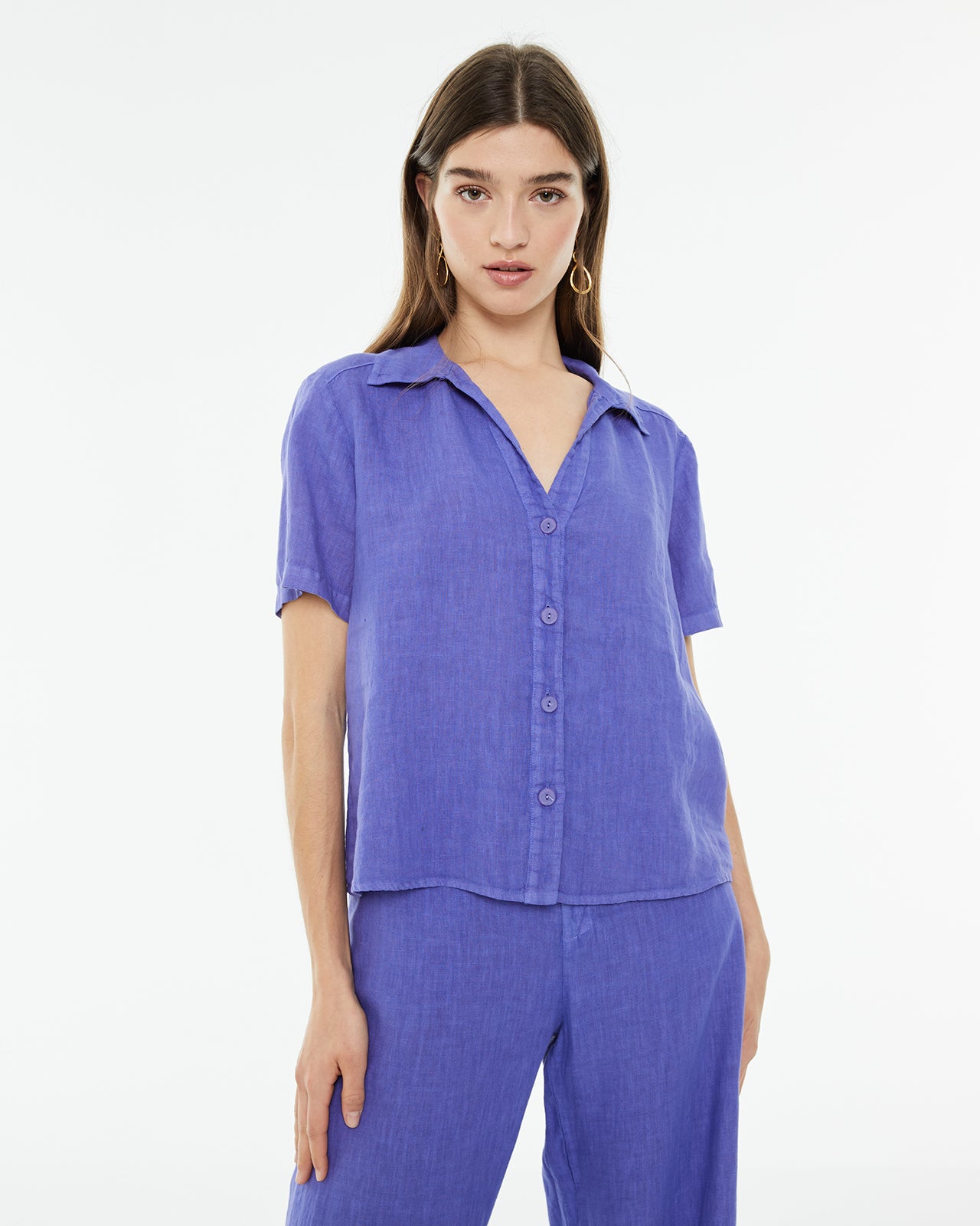 Camisa de lino de manga corta con escote camisero