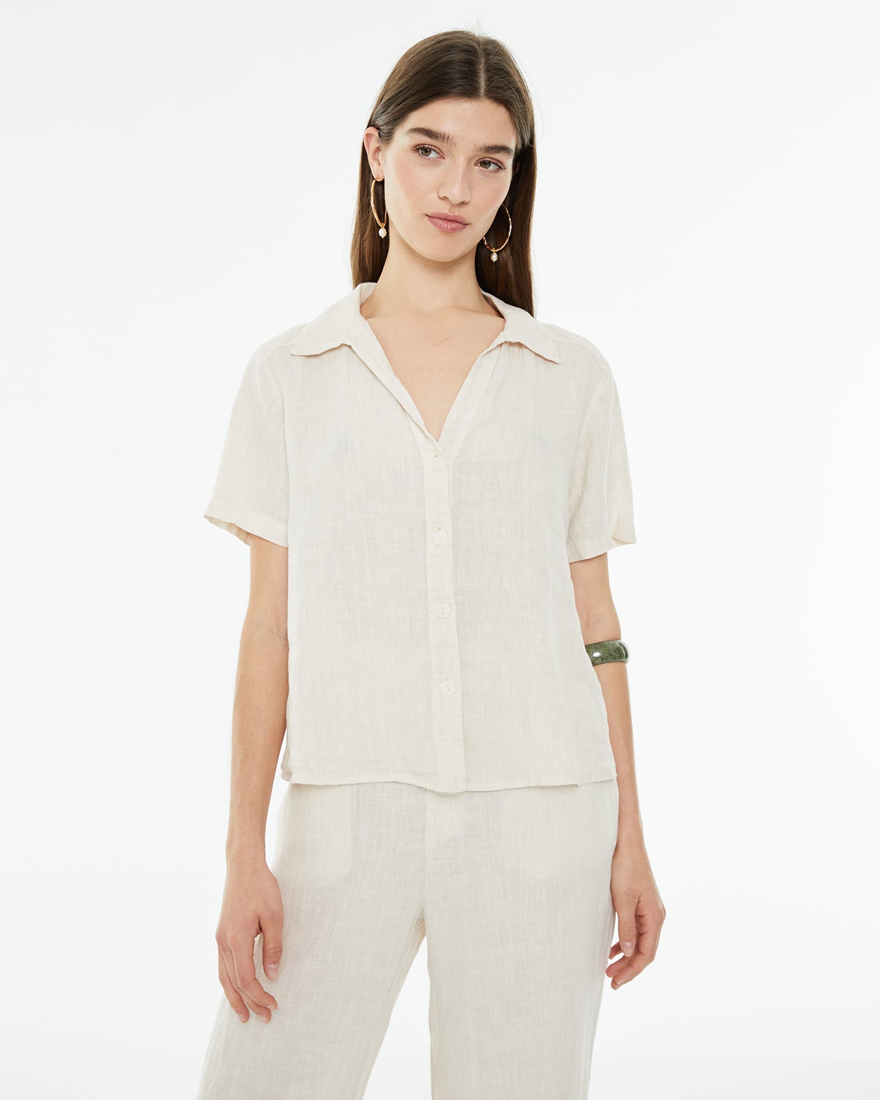 Camisa de lino de manga corta con escote camisero