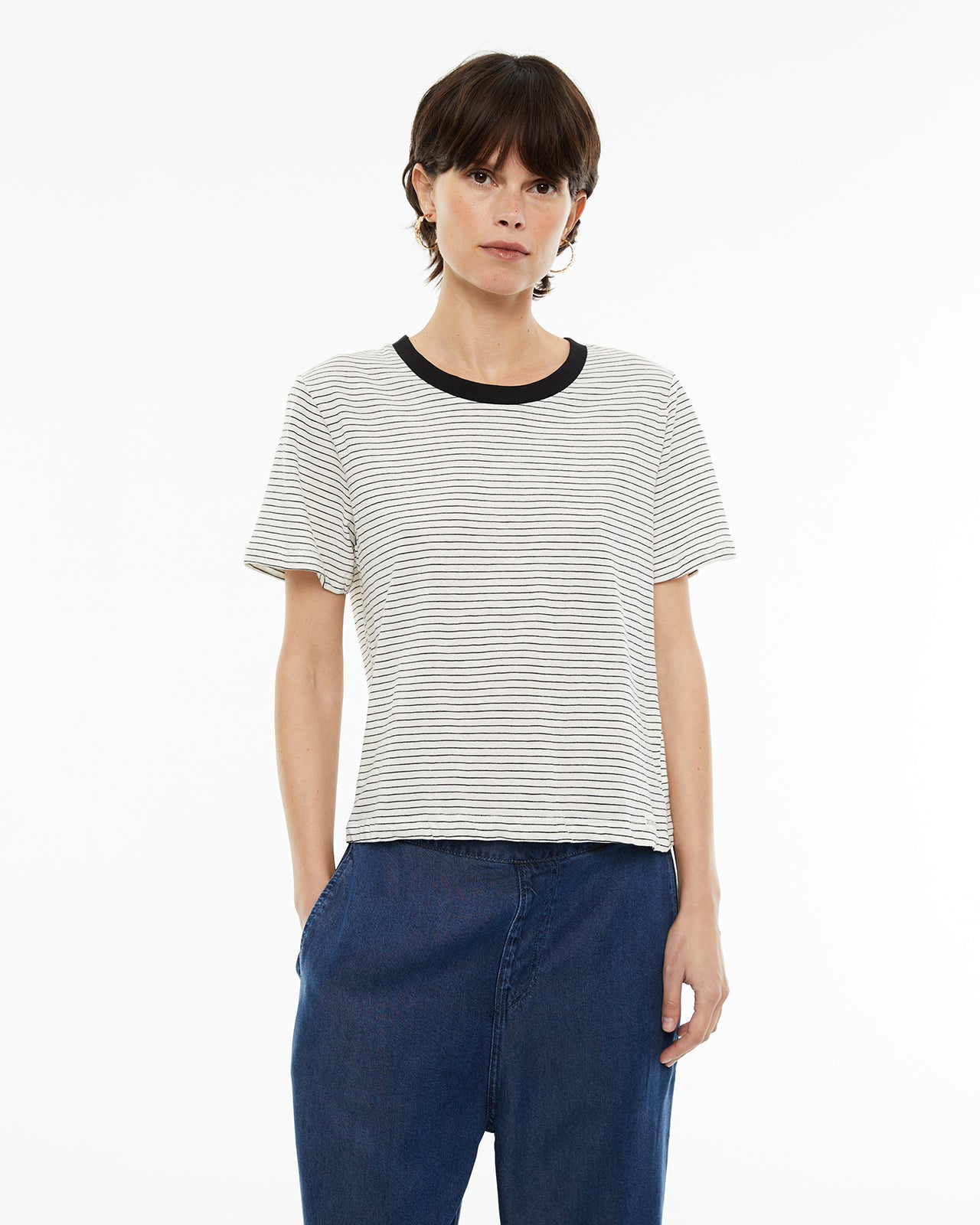 Camiseta de rayas con cuello redondo a contraste