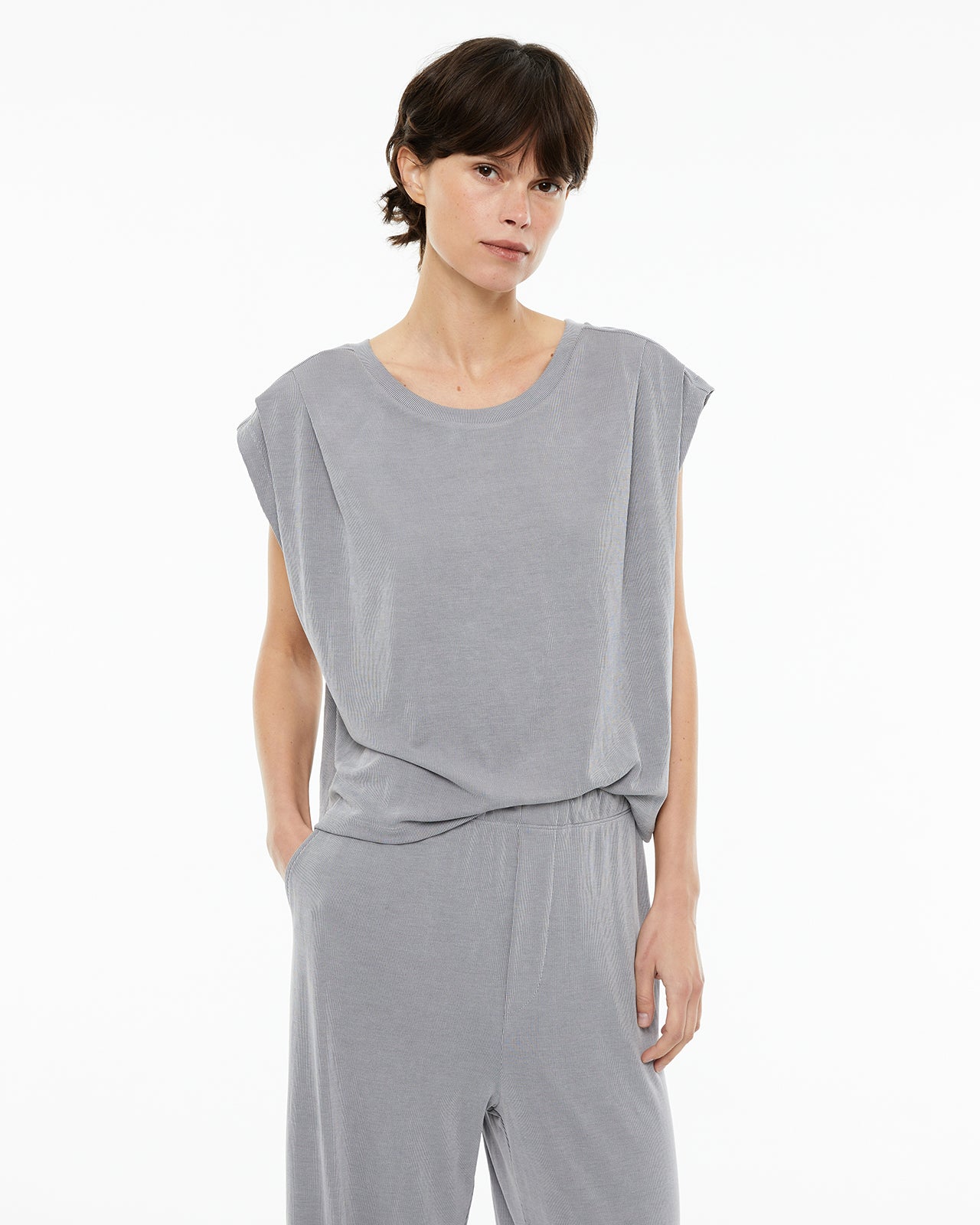 Camiseta oversize costura hombros adelantada