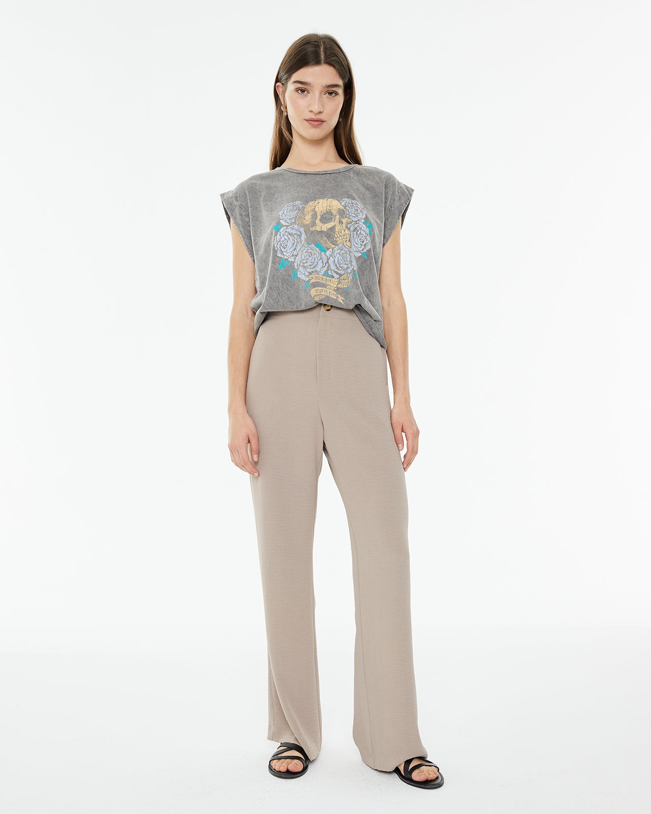 Pantalón fluido con goma en cintura y pinzas delanteras