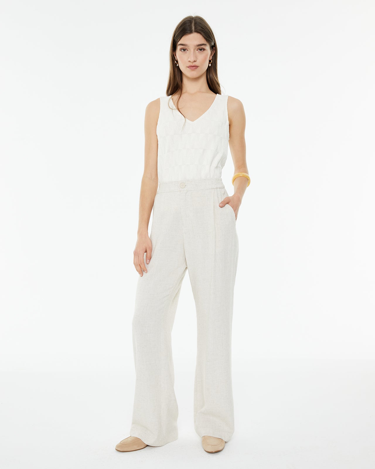 Pantalón recto con goma en cintura en espalda