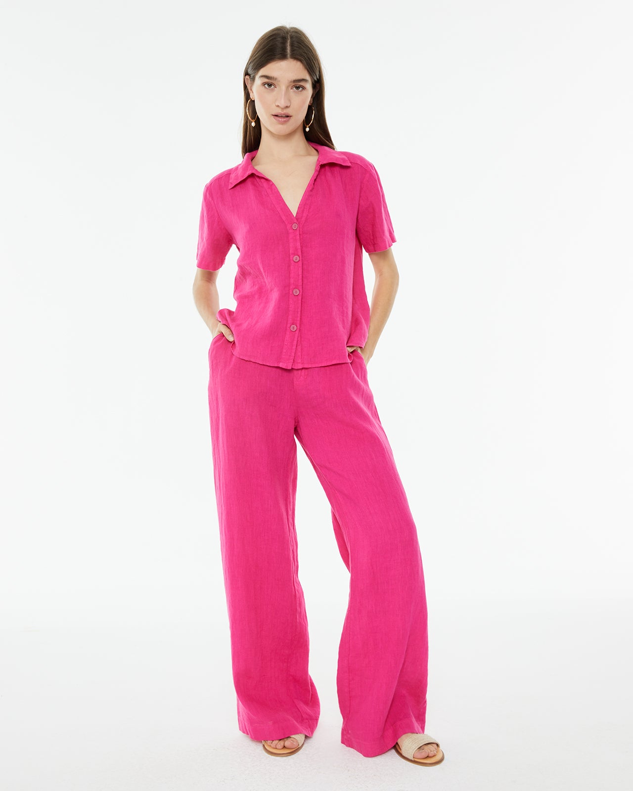 Pantalón de lino con cierre cremallera y botón