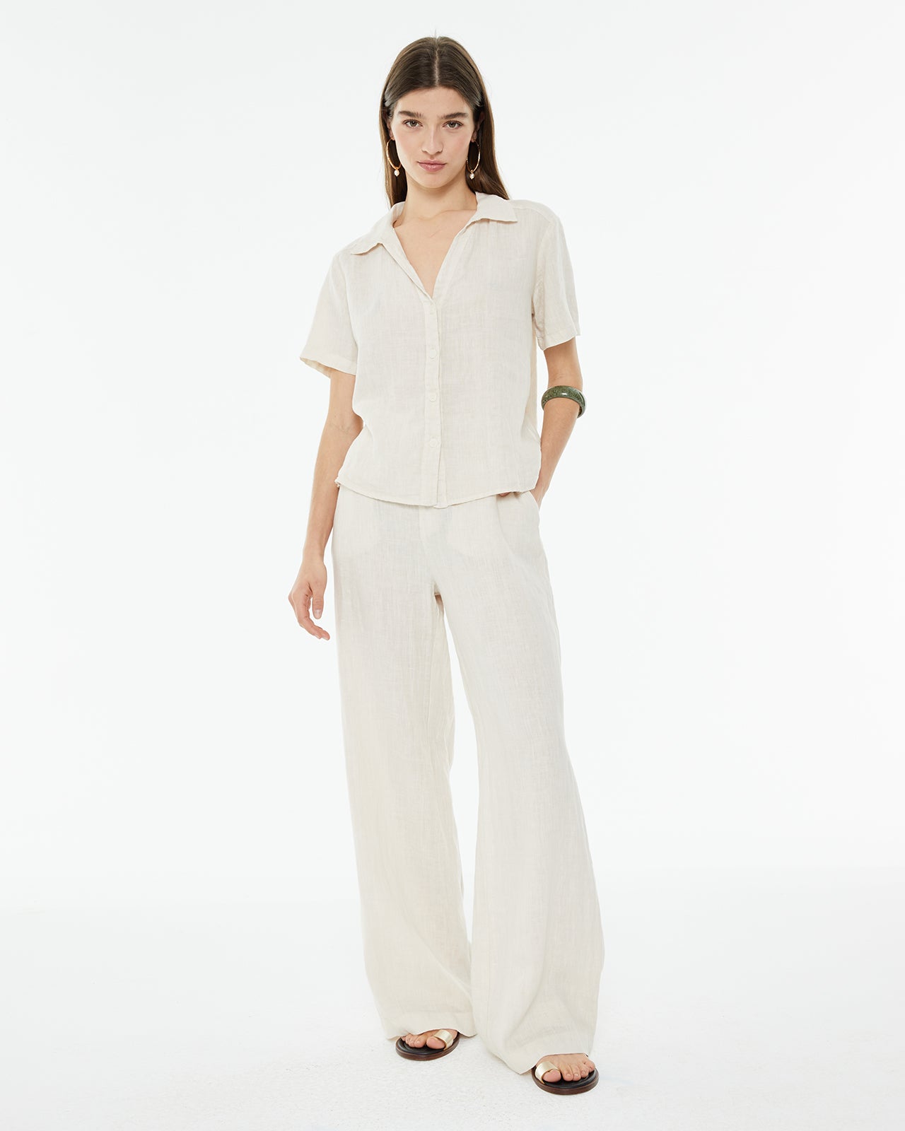 Pantalón de lino con cierre cremallera y botón