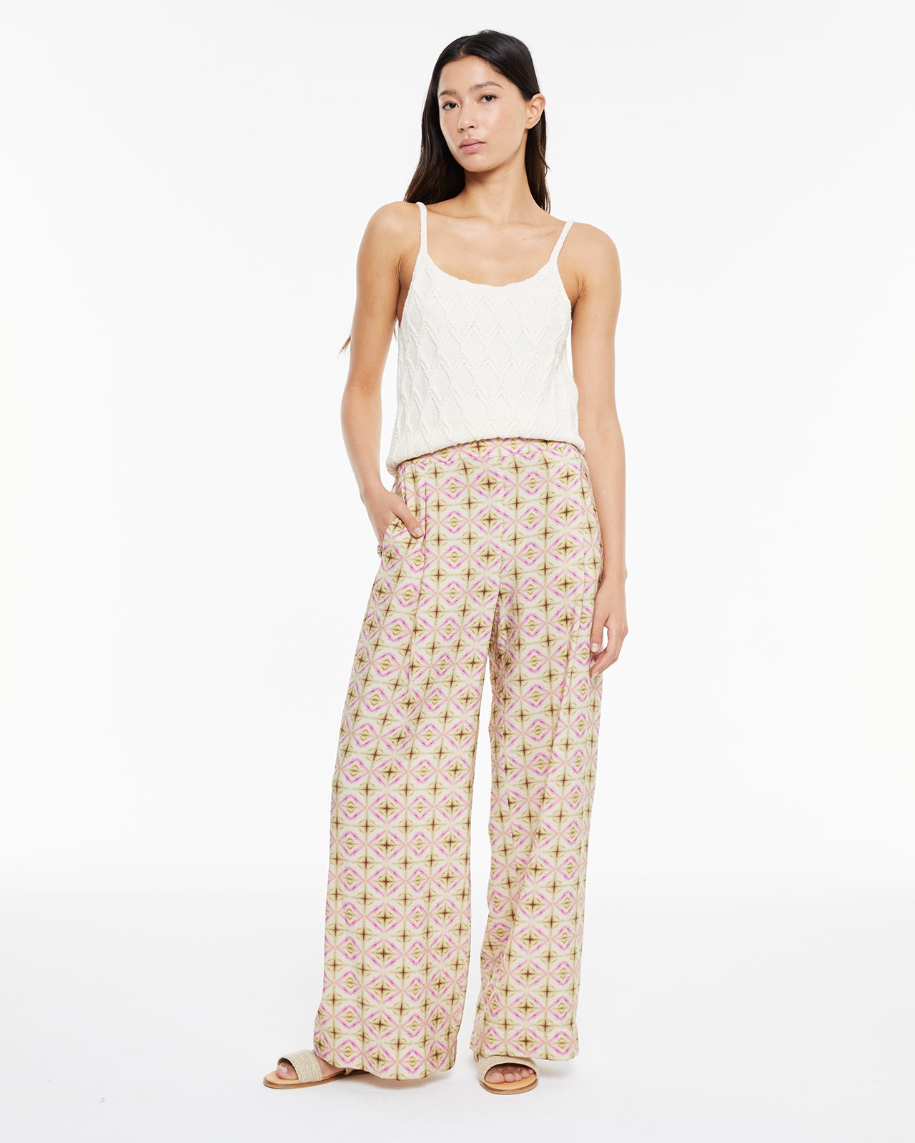 Pantalón estampado geométrico con bolsillos laterales