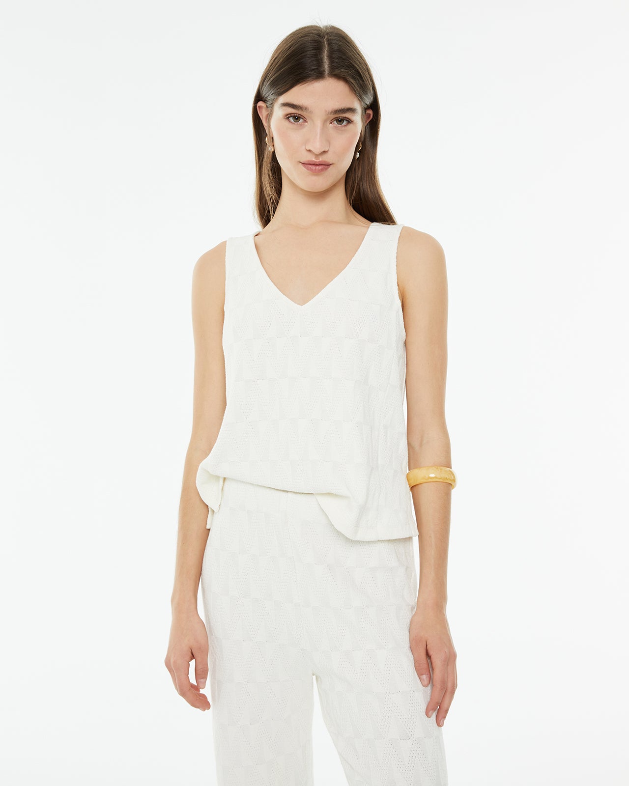 Top de tirantes crudo con estampado geométrico