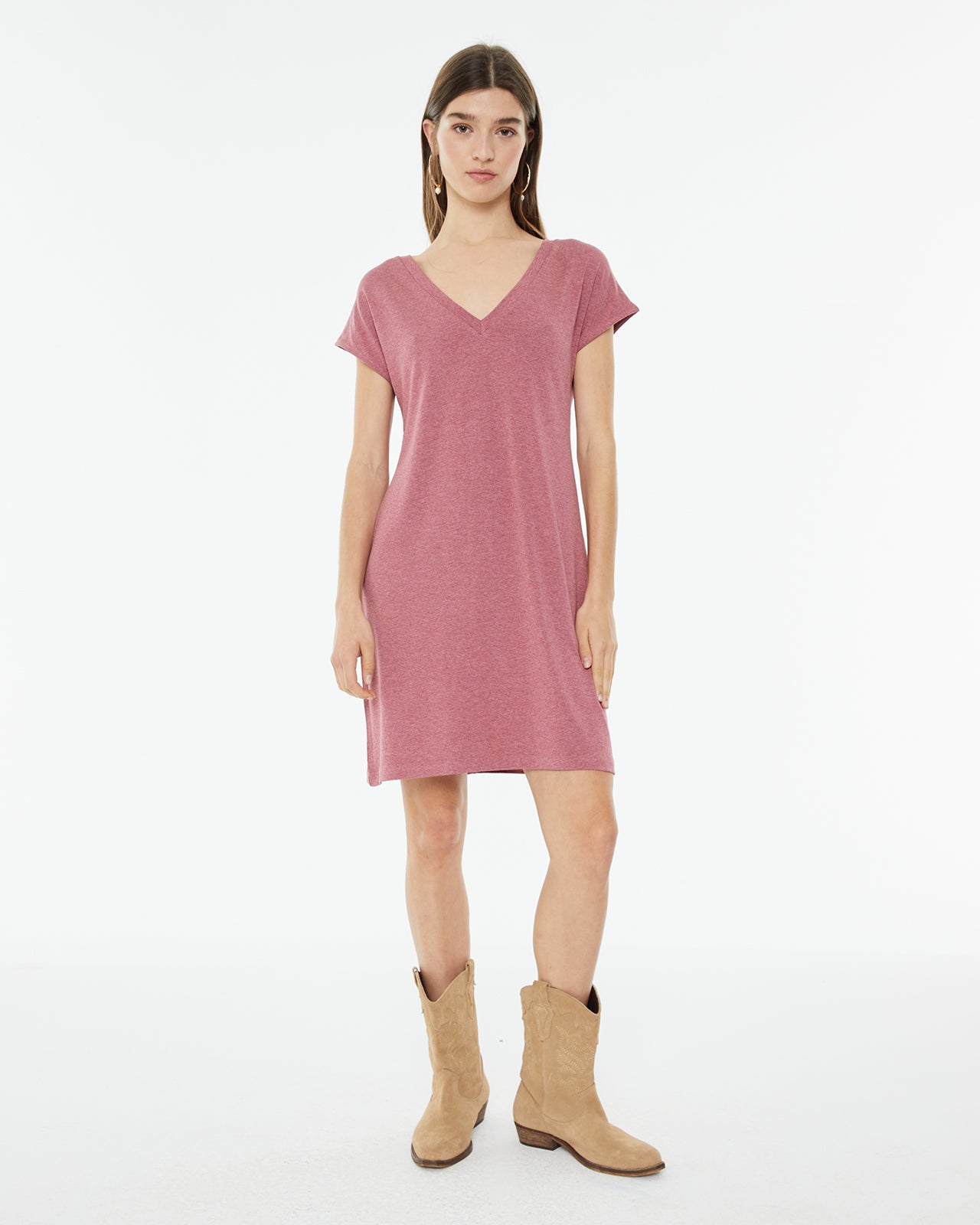 Vestido corto con escote pico y manga caída