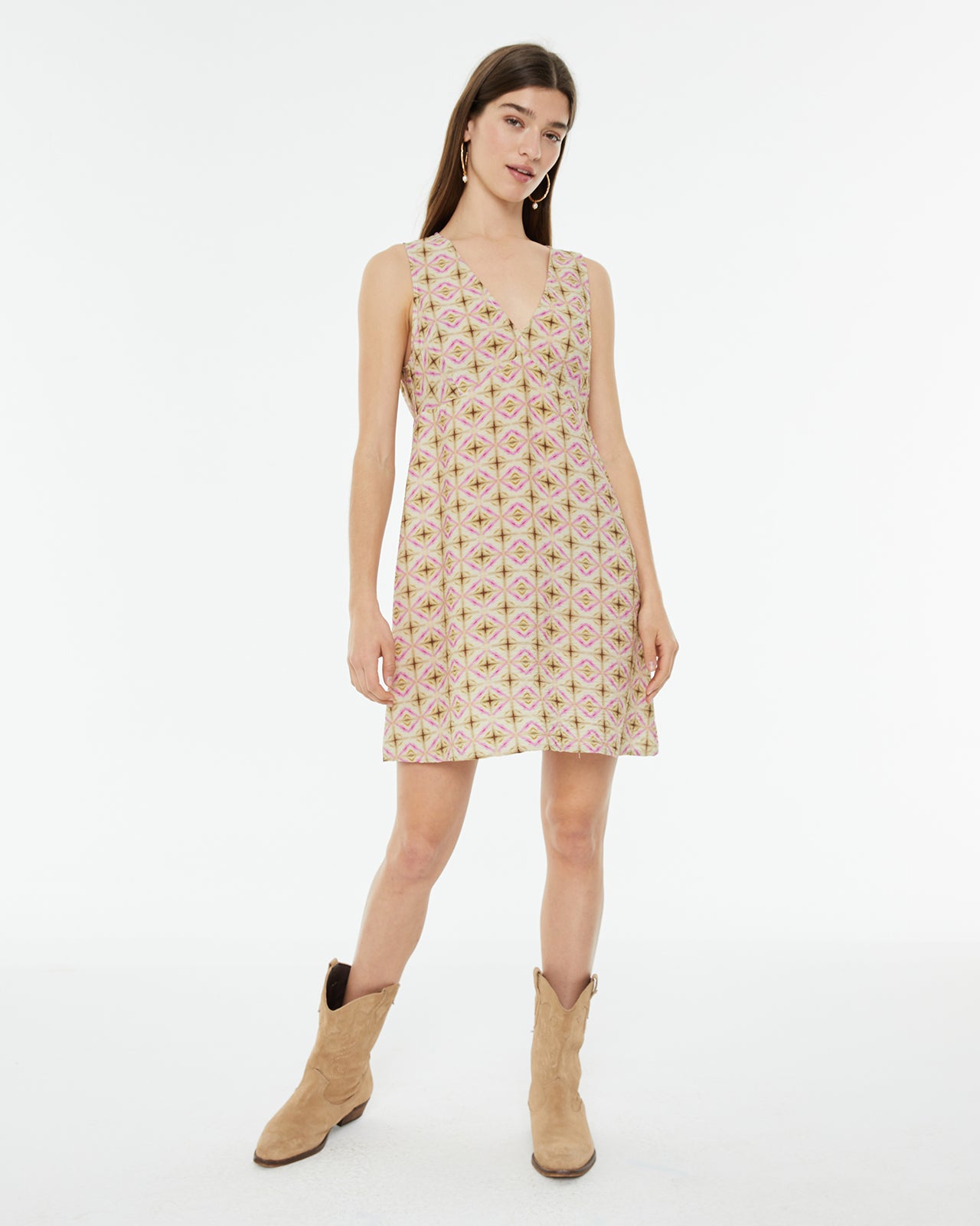 Vestido corto estampado geométrico corte bajo pecho