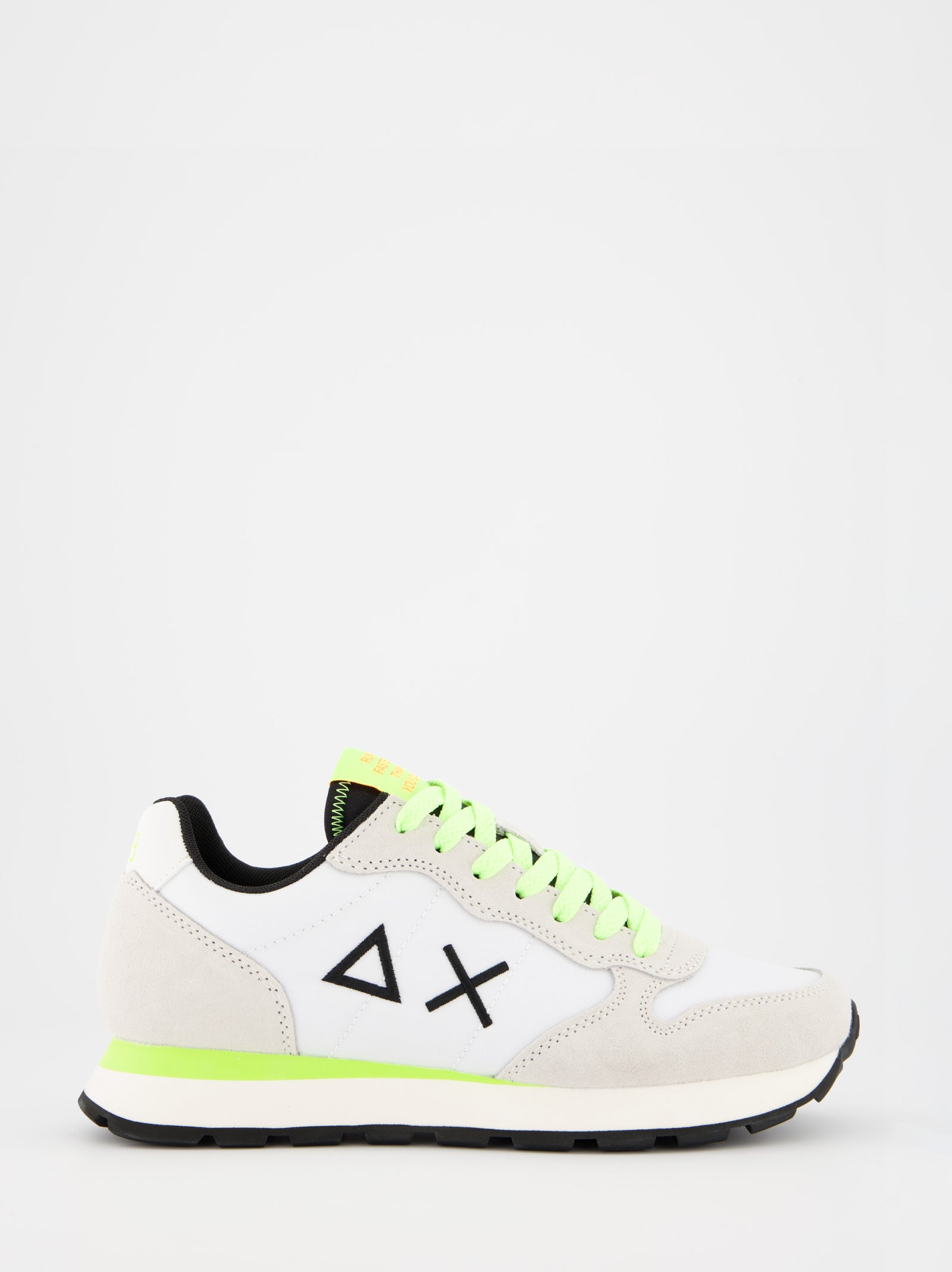 Zapatillas deportivas con detalles neón de Sun68