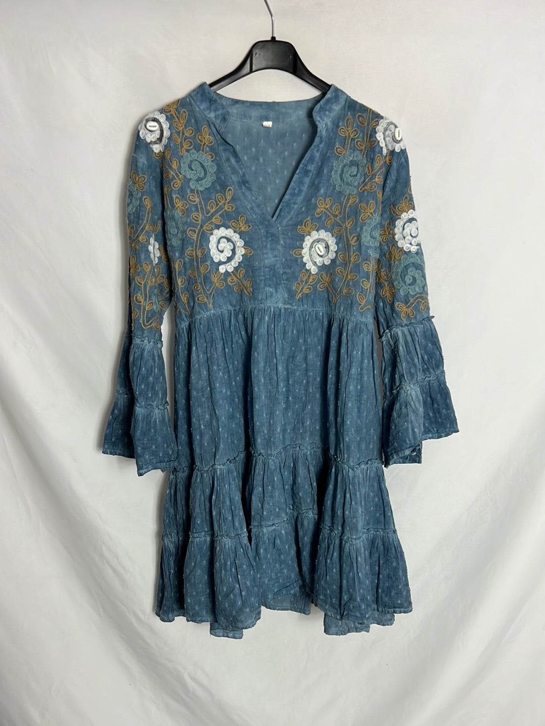 OTRAS. Vestido textura bordados azul claro. T U ( M)