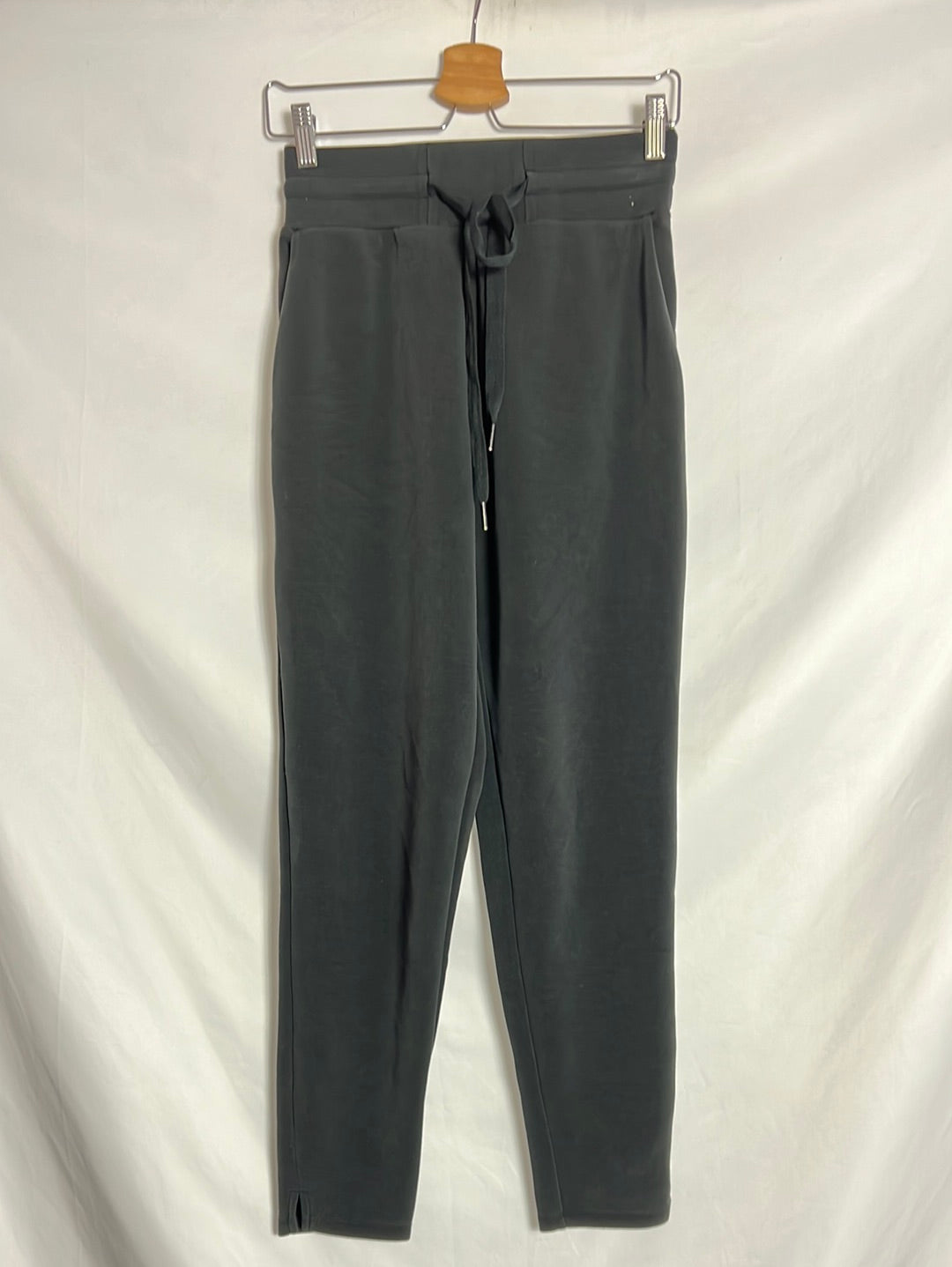 OYSHO. Pantalón textura azul oscuro. T XS