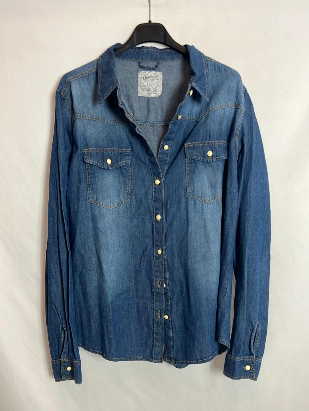 PRIMARK. Blusa denim efecto desgastado. T 48