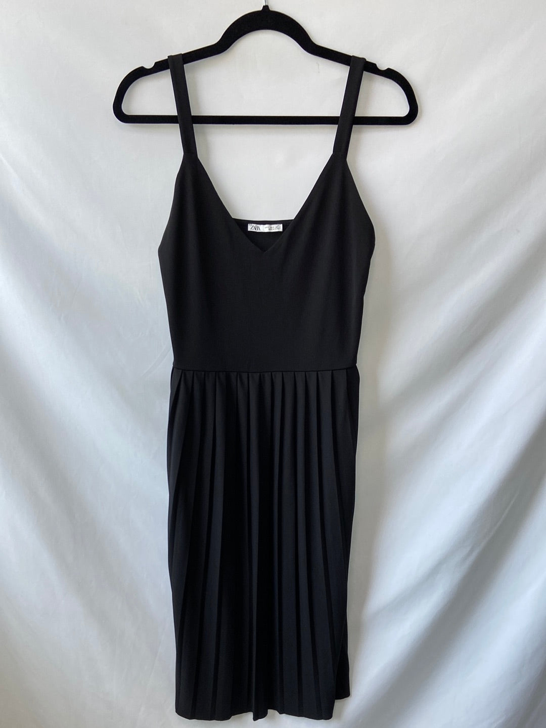ZARA.Vestido midi negro T.S
