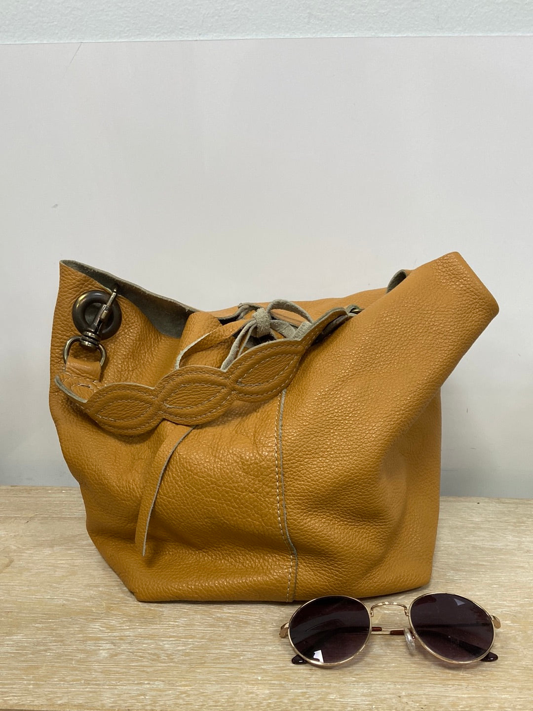 OTRAS.Bolso piel tipo saco