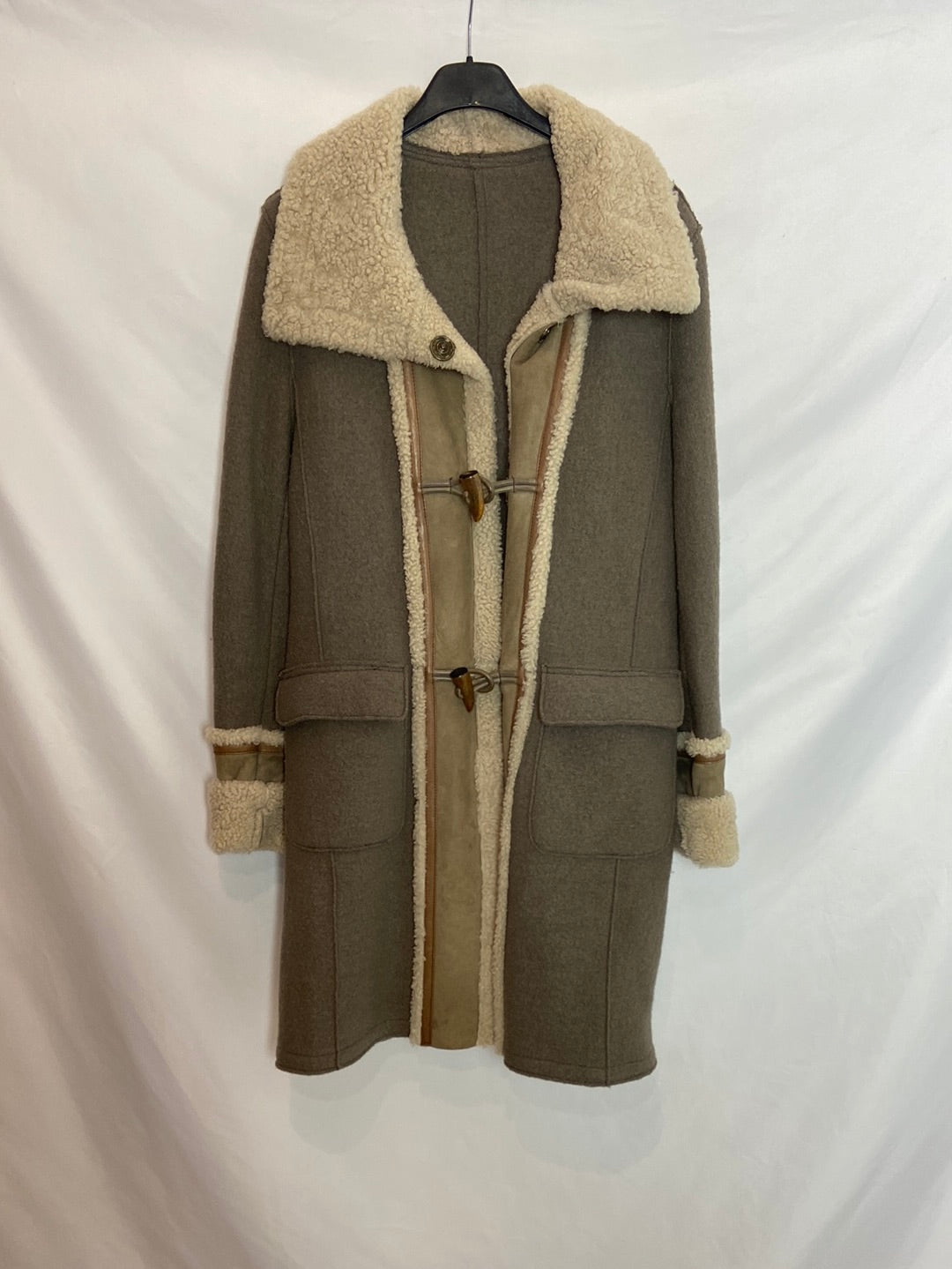 BENEDETTA NOVI. Abrigo borrego marrón T.48(s)