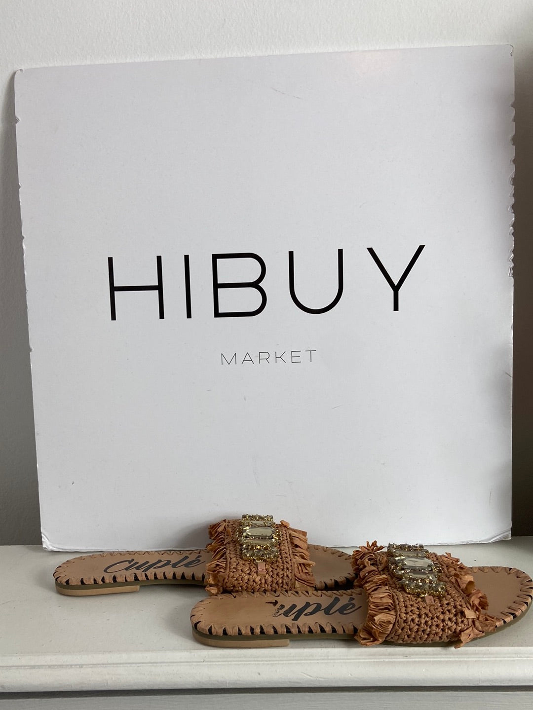CUPLÉ. Sandalias beige detalle pedrería T.38