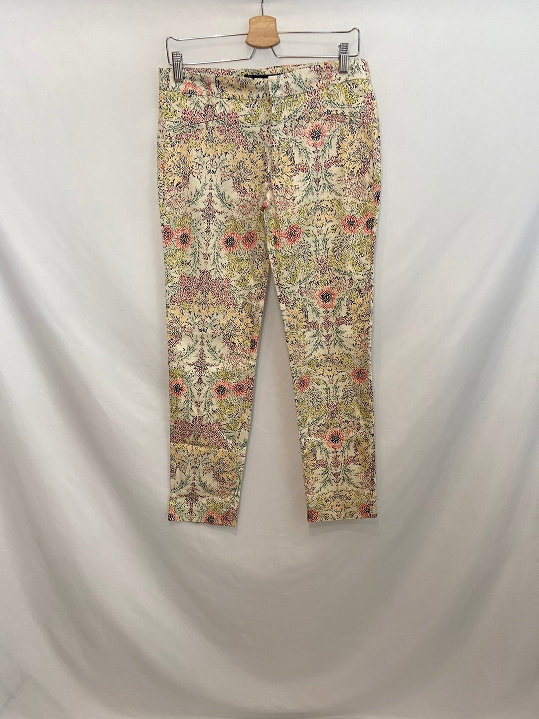 ZARA. Pantalón beige estampado T.M