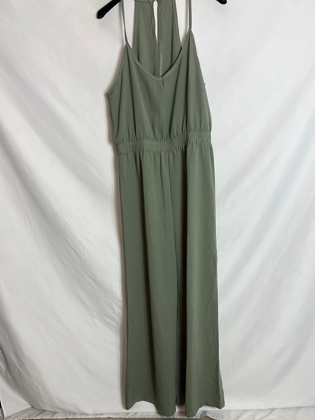 SHEIN. Mono largo verde cuello halter. T.M