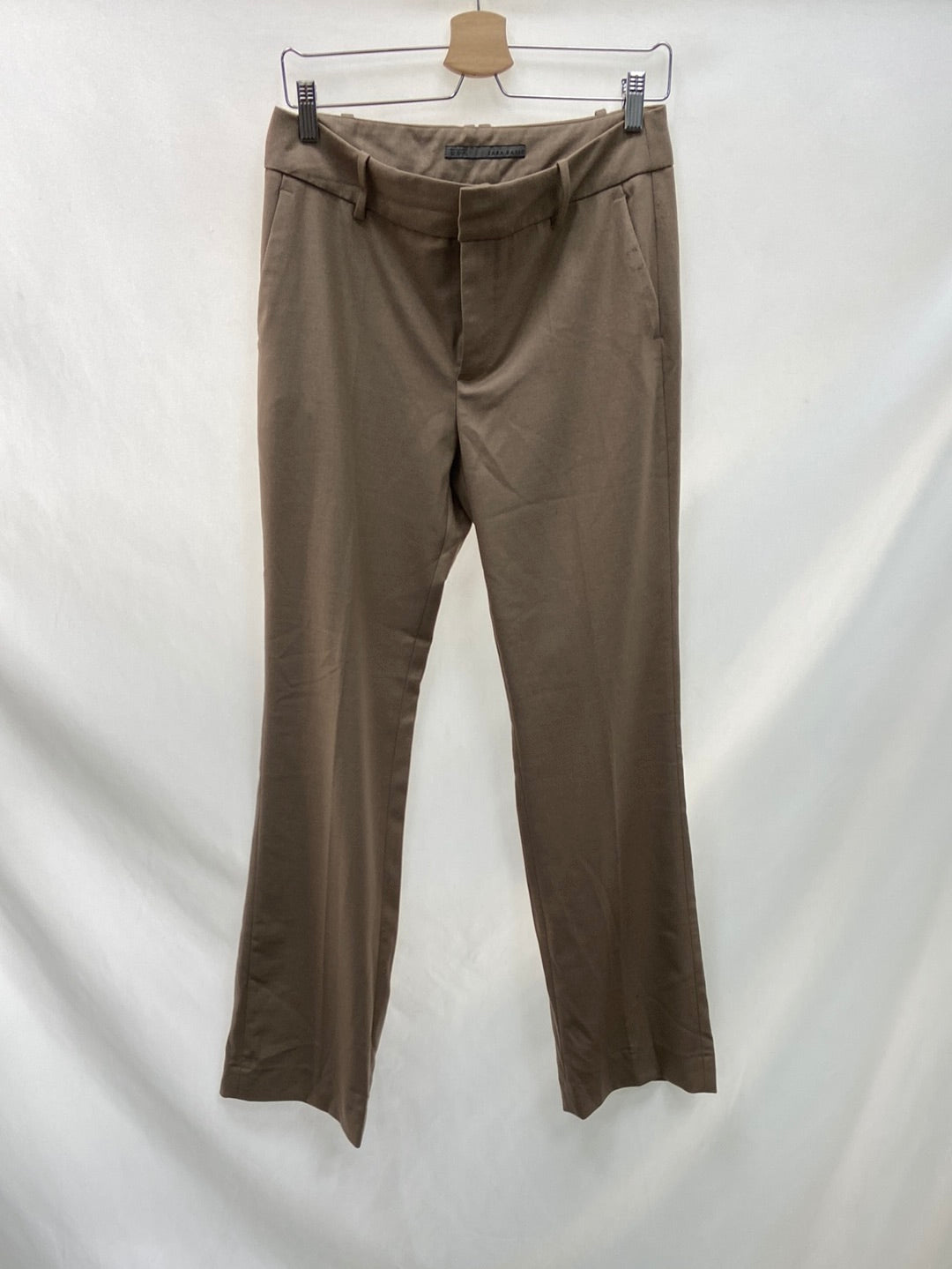 ZARA.Pantalones pinzas beiges T.38