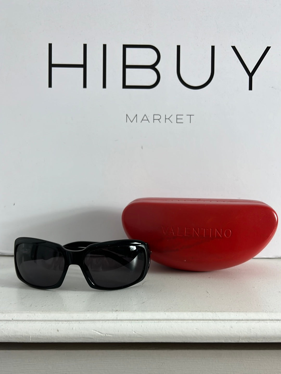 VALENTINO. Gafas de sol negras