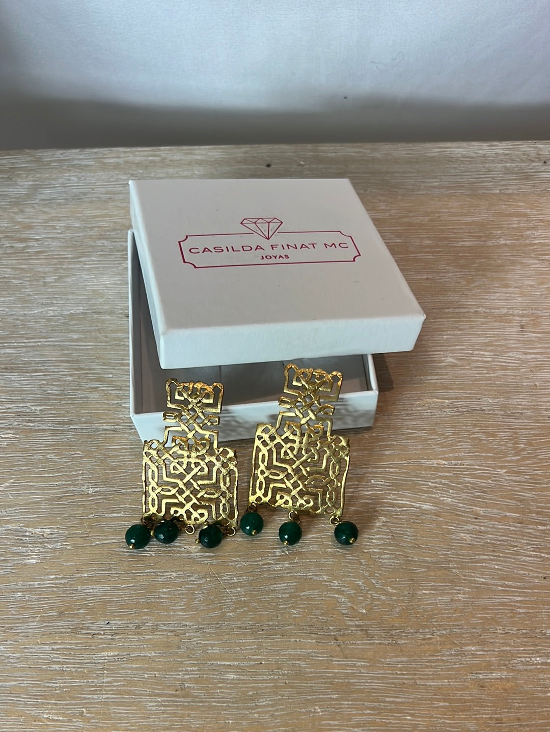 CASILDA FINAT. Pendientes dorados