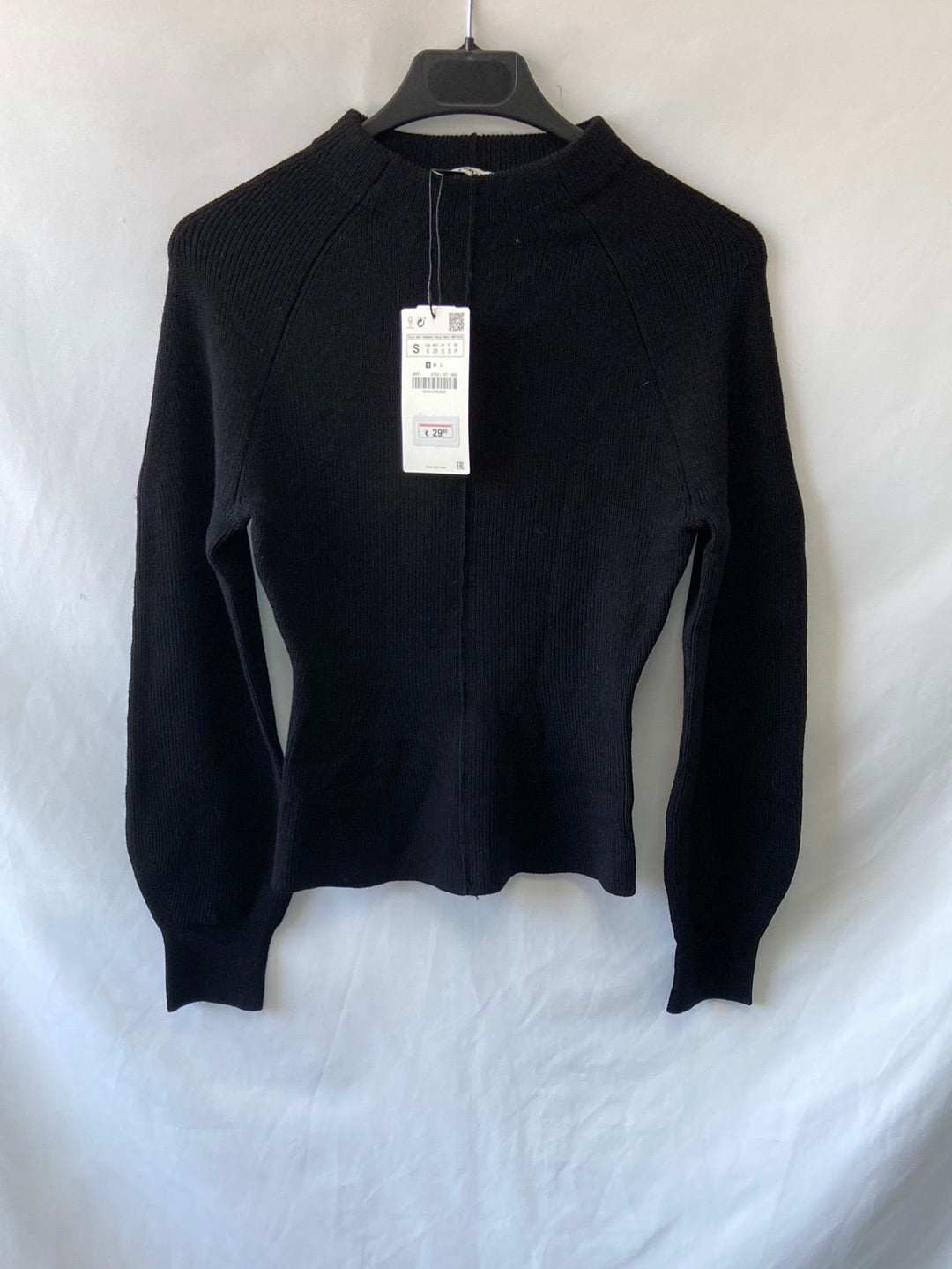 ZARA. Jersey negro punto T.s