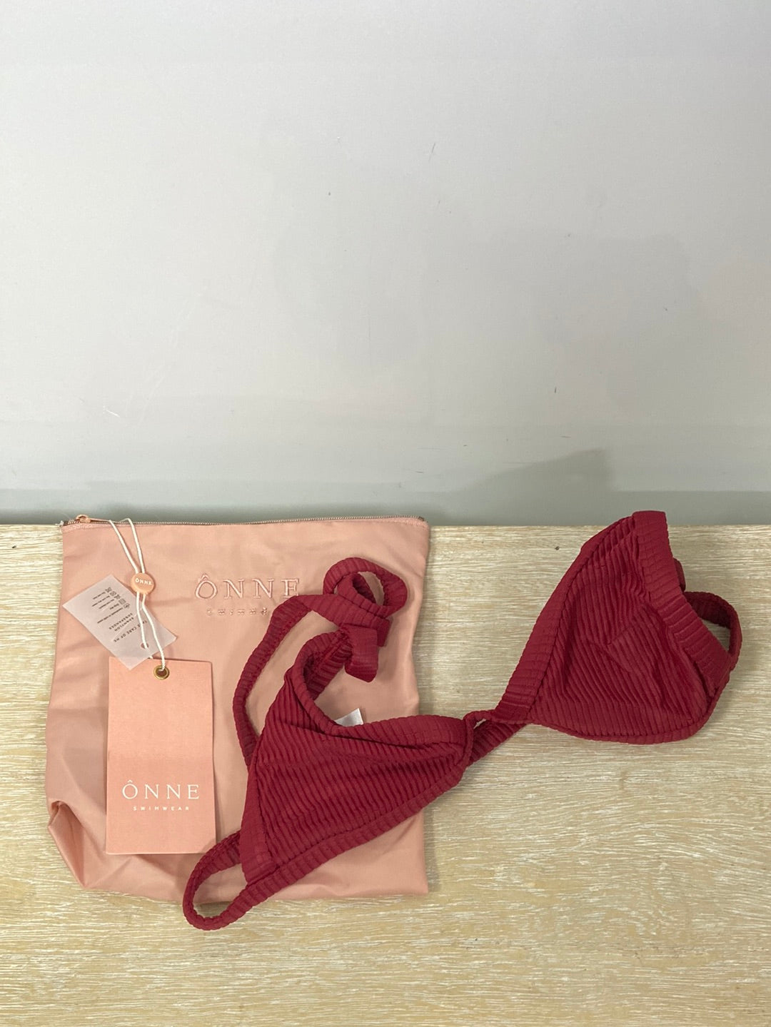 ÔNNE.Parte de arriba de bikini burdeos T.L