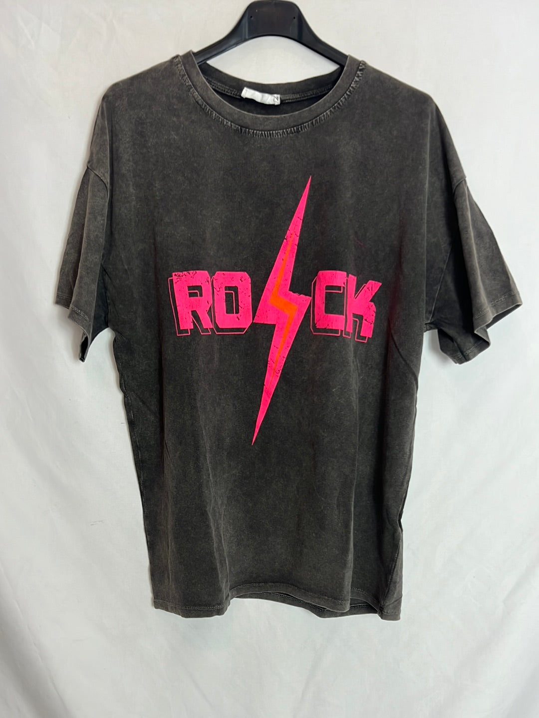 ALGO BONITO. Camiseta gris efecto desgastado logo. T M/L