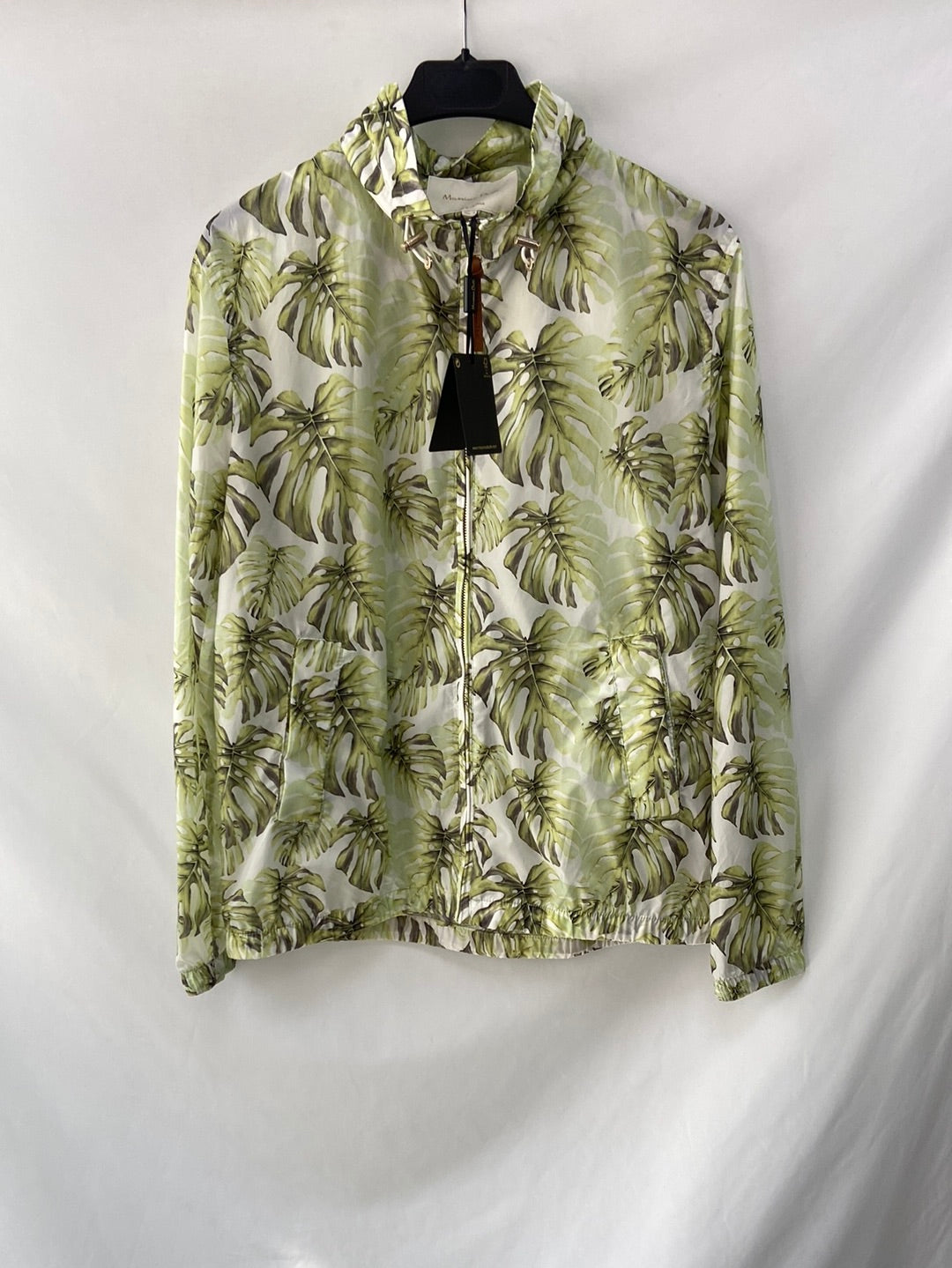 MASSIMO DUTTI.Chaquet impermeable hojas T.m