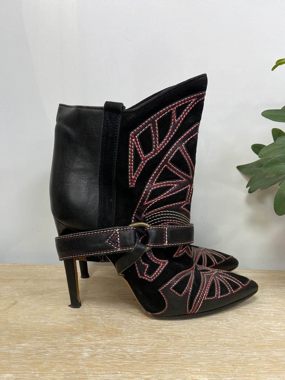 ISABEL MARANT.Botas negras bordadas T.40