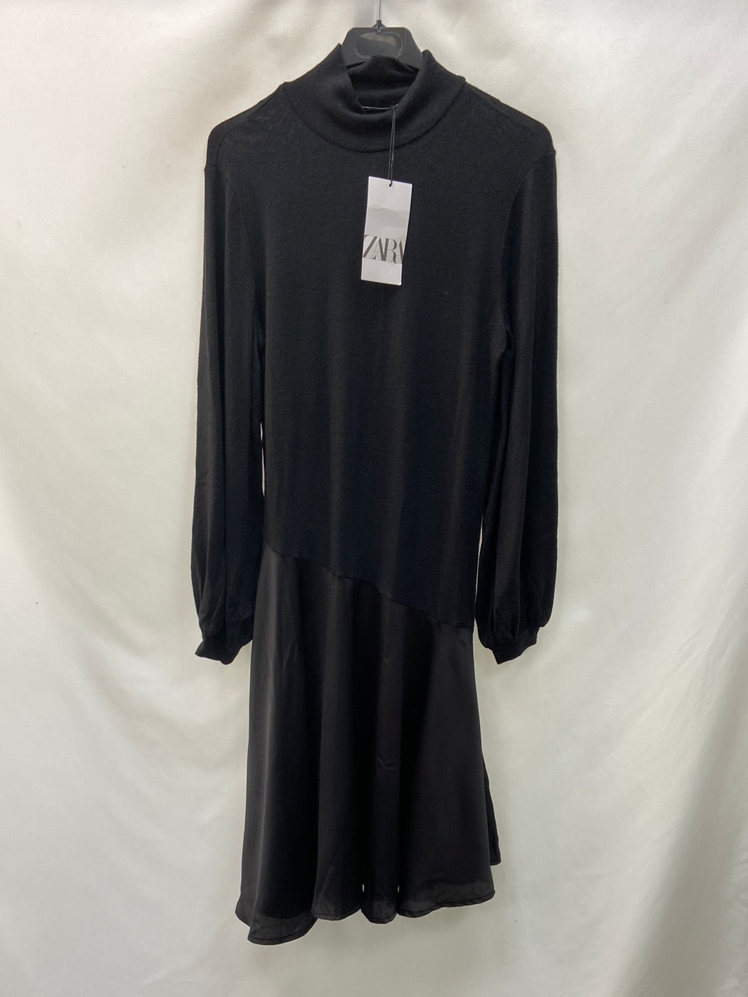 ZARA.Vestido midi negro doble textura T.S