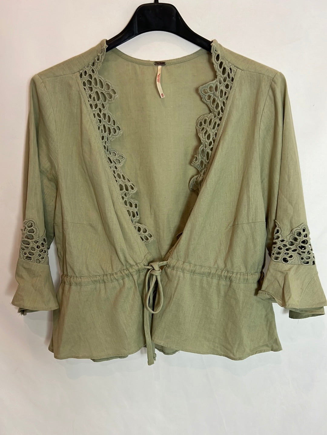 FREE PEOPLE. Chaqueta fina verde. T XS