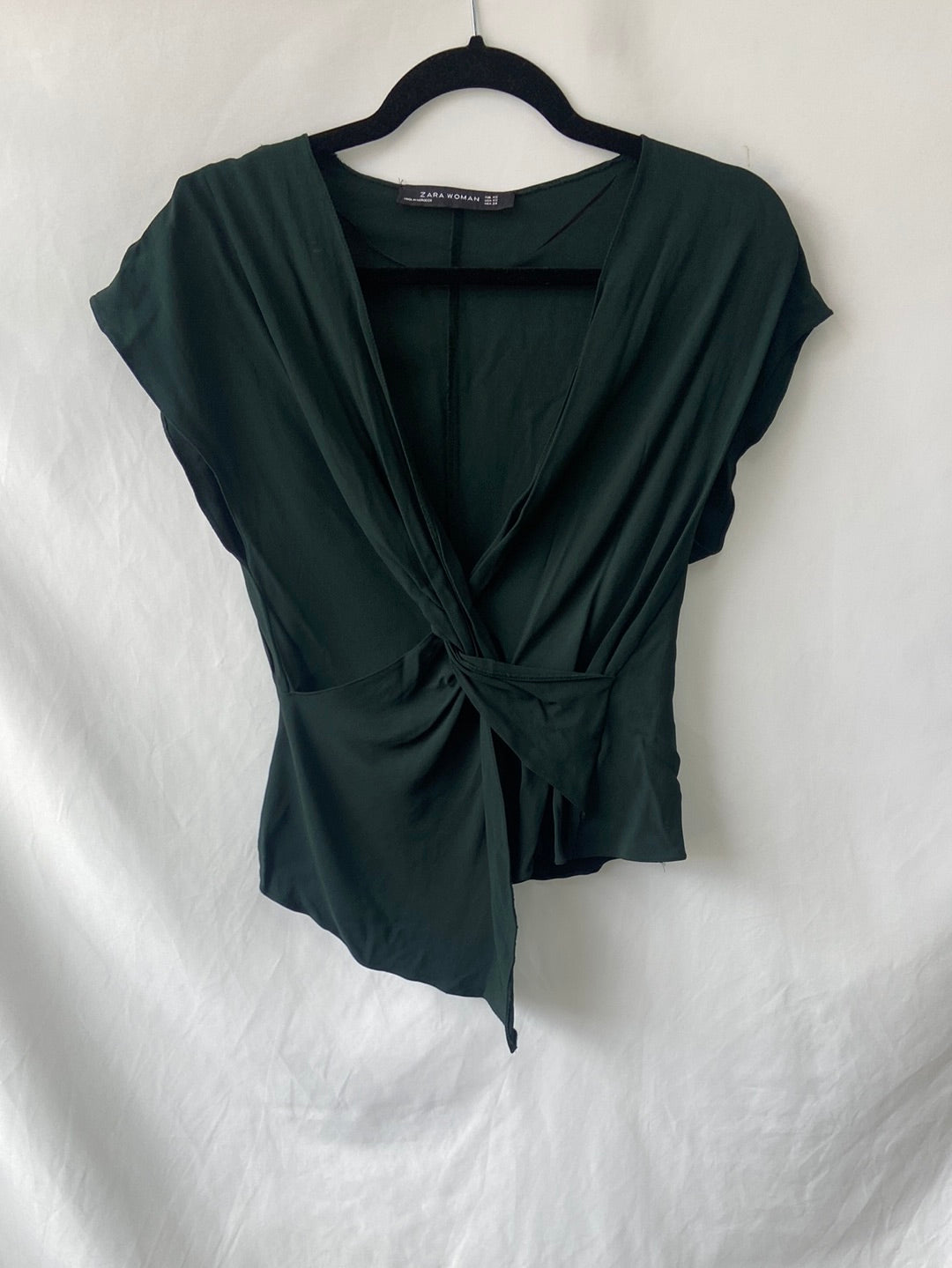 ZARA.Top verde nudo T.XS
