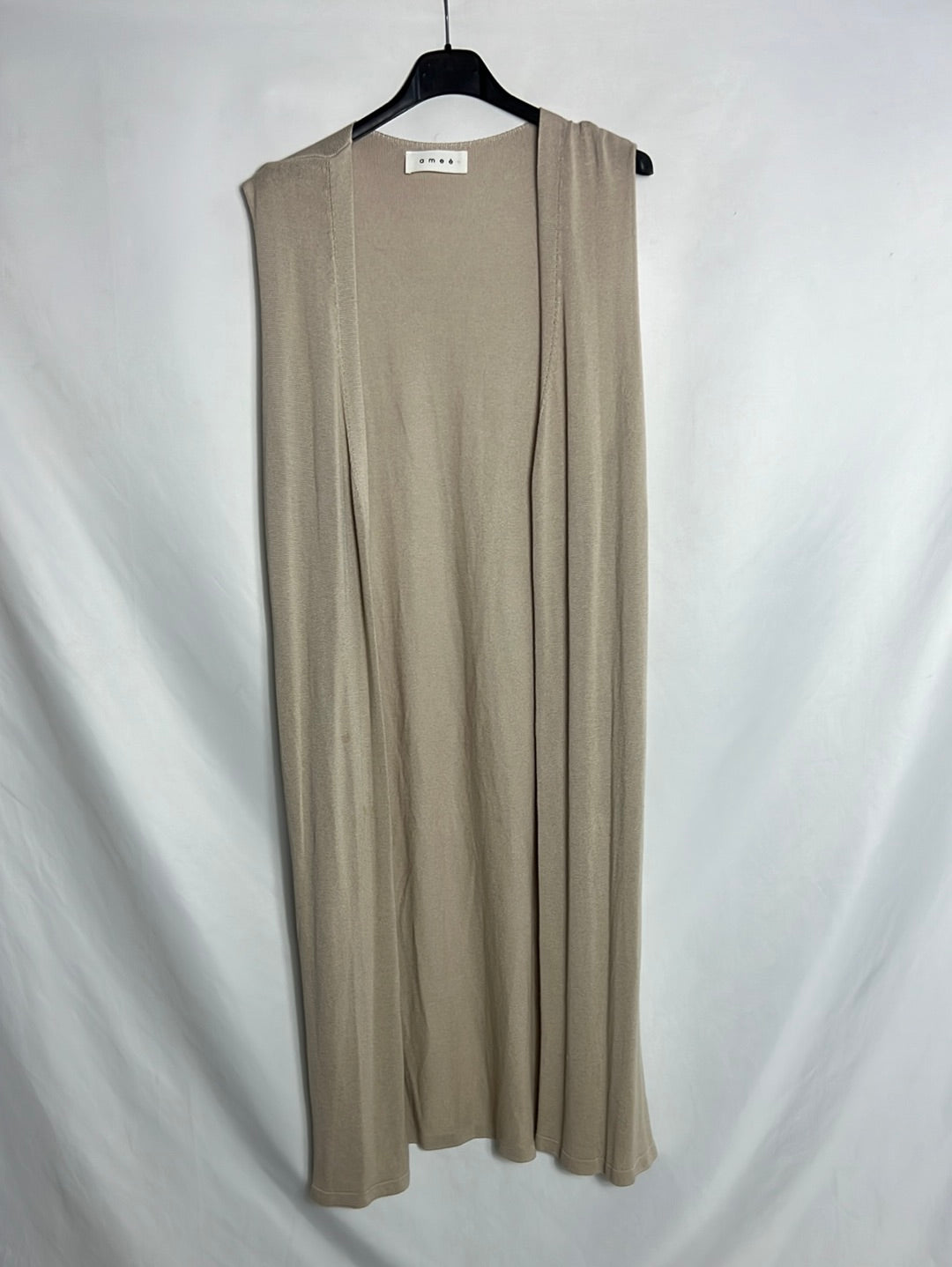 AMEÉ. Chaleco punto fino beige abotonado. TU