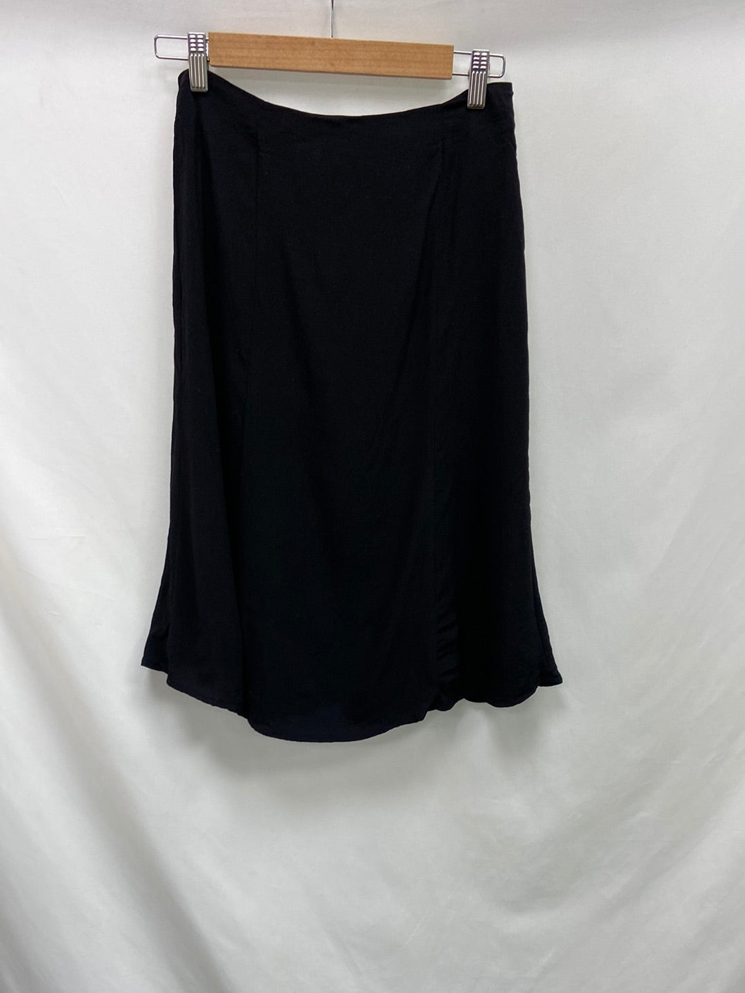 FOREVER 21. Falda negra midi T.s